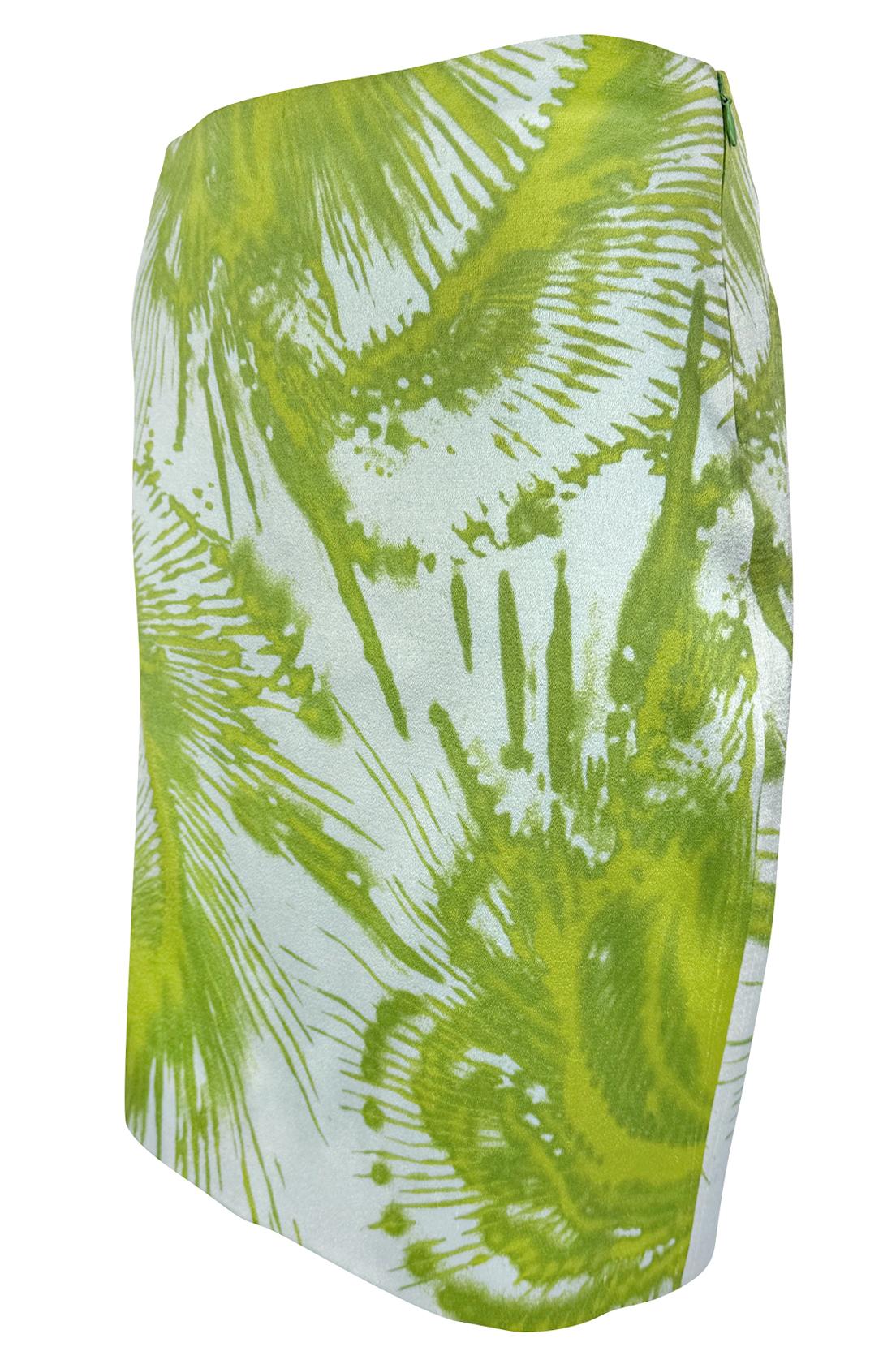 1999 Gianni Versace by Donatella Prototyp Abstrakter hellblauer und grüner Seidenrock im Angebot 1