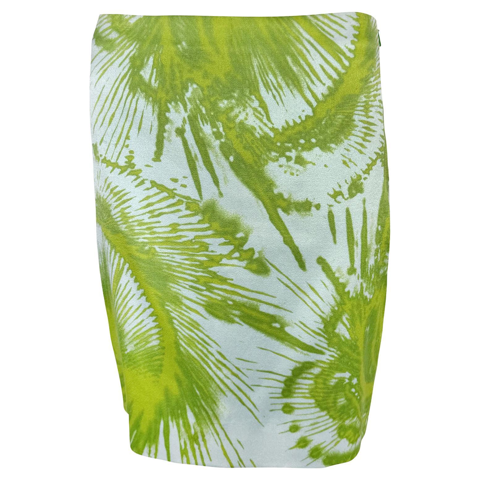 Prototype abstrait de la jupe en soie bleu clair et vert Gianni Versace by Donatella, 1999