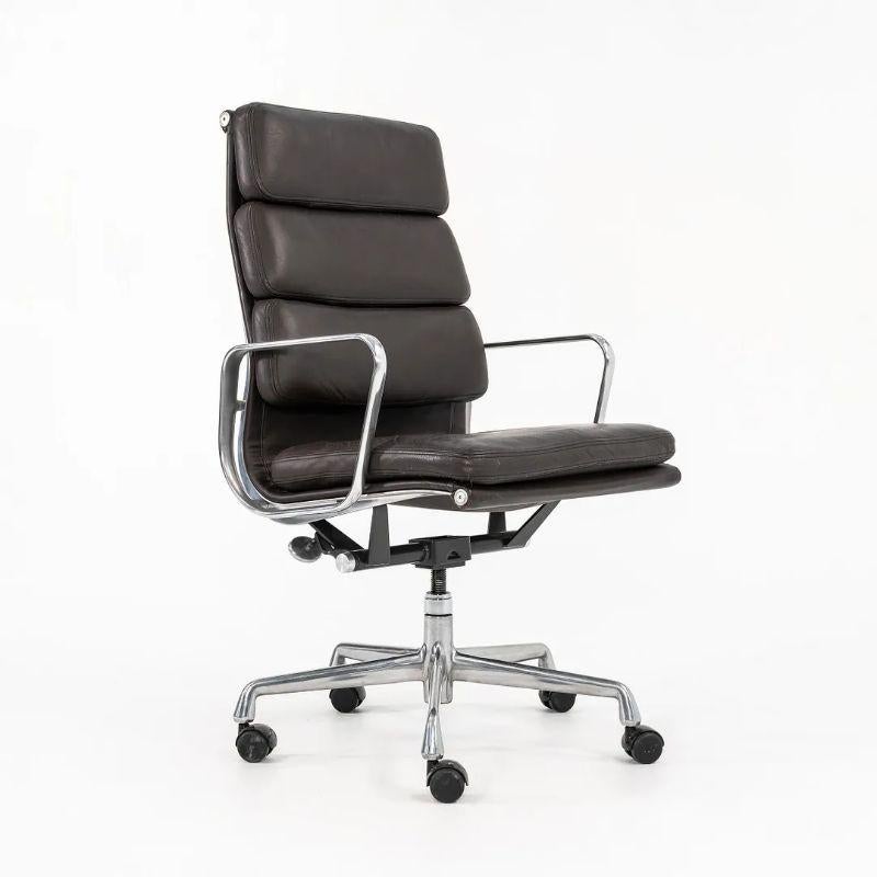 Chaise de bureau de direction Eames Aluminum Group Soft Pad en cuir Herman Miller 1999 en vente 3