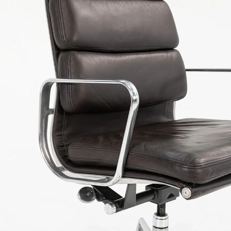 Chaise de bureau de direction Eames Aluminum Group Soft Pad en cuir Herman Miller 1999 en vente 4