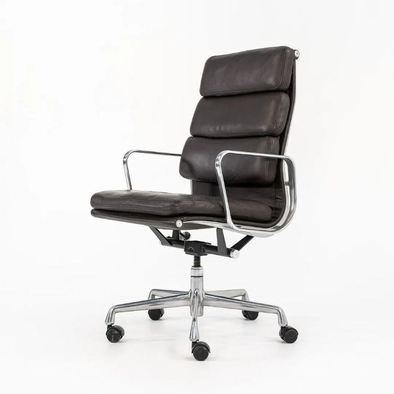 1999 Herman Miller Eames Aluminum Group Soft Pad Executive-Schreibtischstuhl aus Leder (amerikanisch) im Angebot