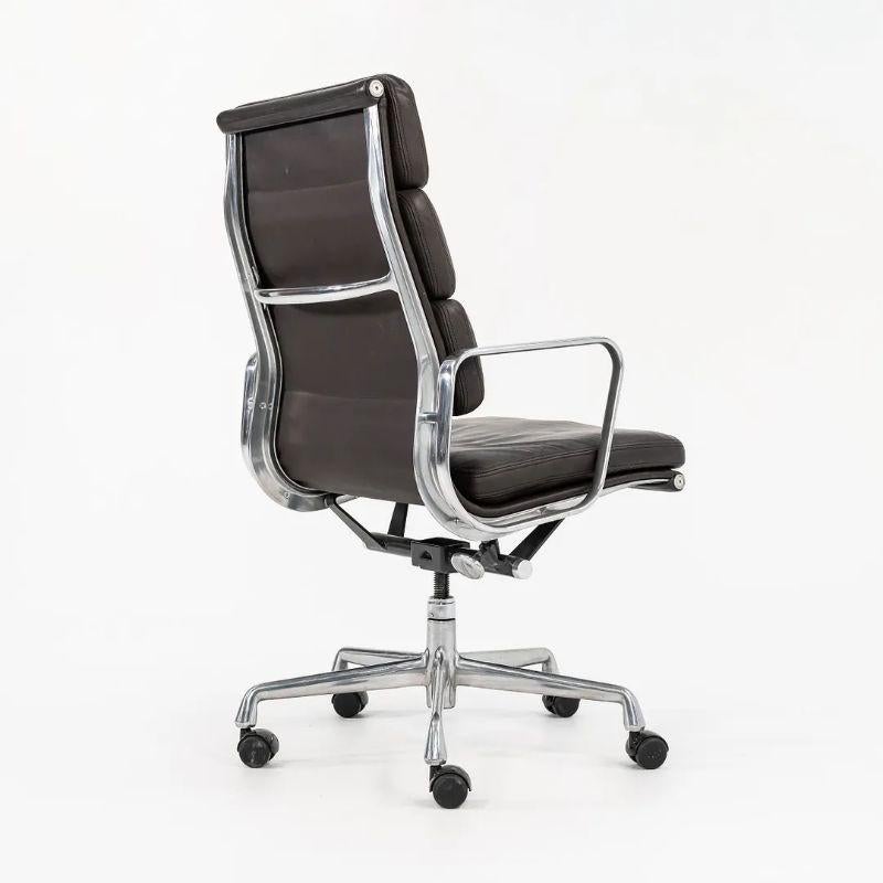 Late 20th Century 1999 Herman Miller Eames Aluminum Group Soft Pad Executive Desk Chair in Leather For Sale