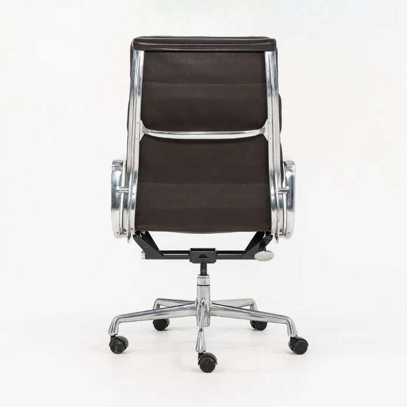Chaise de bureau de direction Eames Aluminum Group Soft Pad en cuir Herman Miller 1999 en vente 1