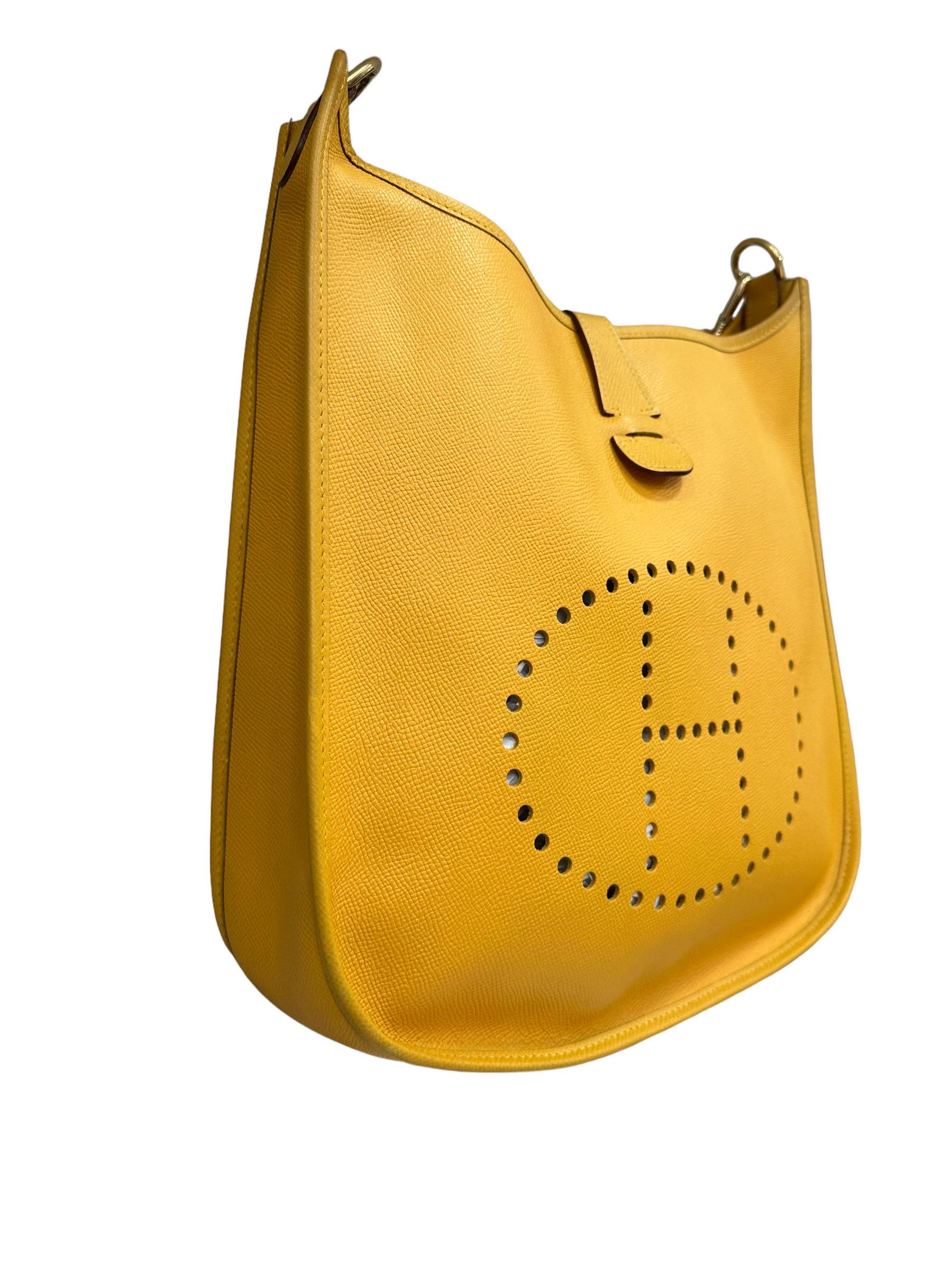 1999 Hermès Evelyne GM Epsom Jaune Leather Crossbody Bag In Good Condition For Sale In Torre Del Greco, IT