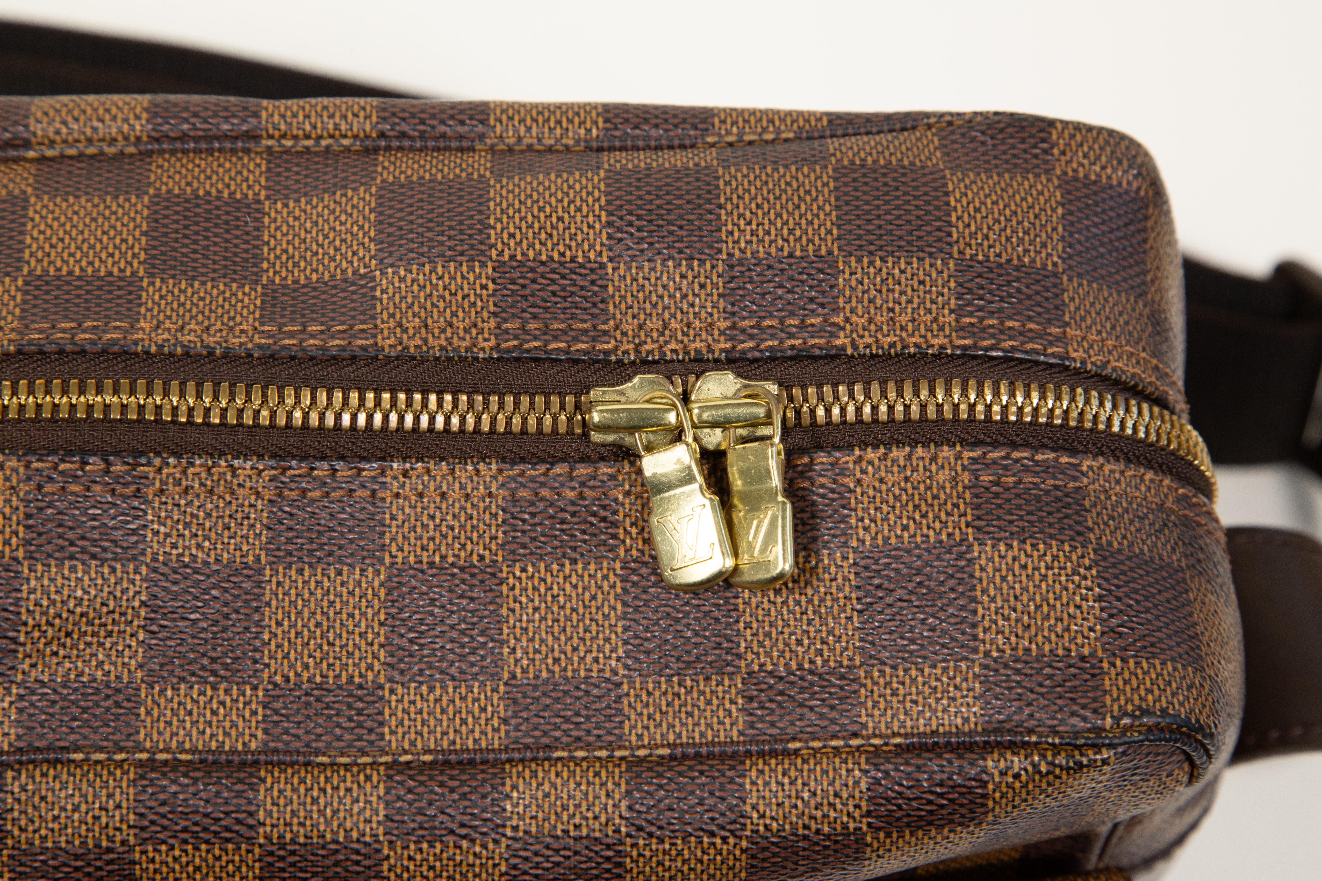 1999 Louis Vuitton Naviglio Camera Shoulder Bag in Damier Ebene Coated Canvas For Sale 8