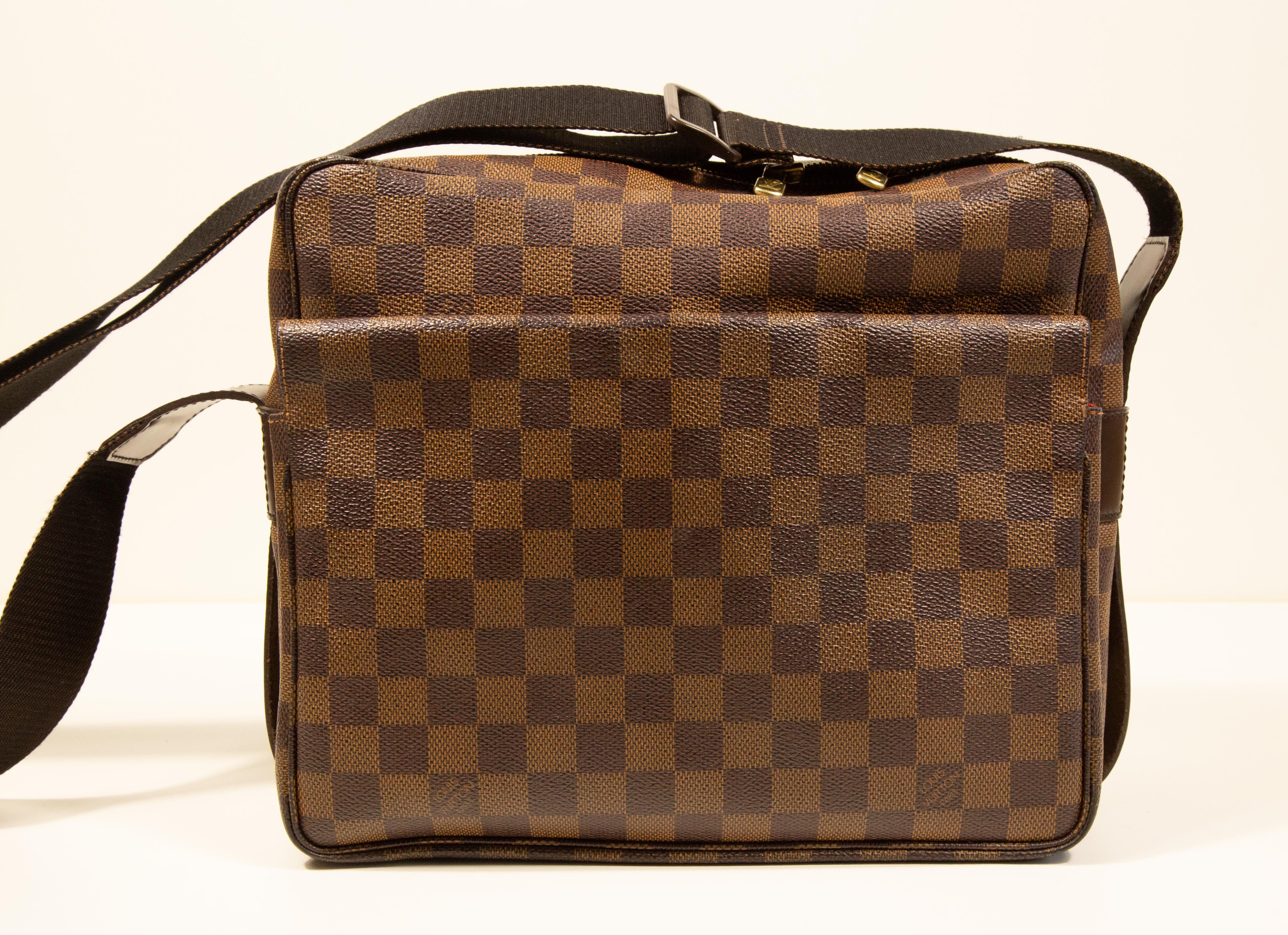 1999 Louis Vuitton Naviglio Camera Shoulder Bag in Damier Ebene Coated Canvas For Sale 3