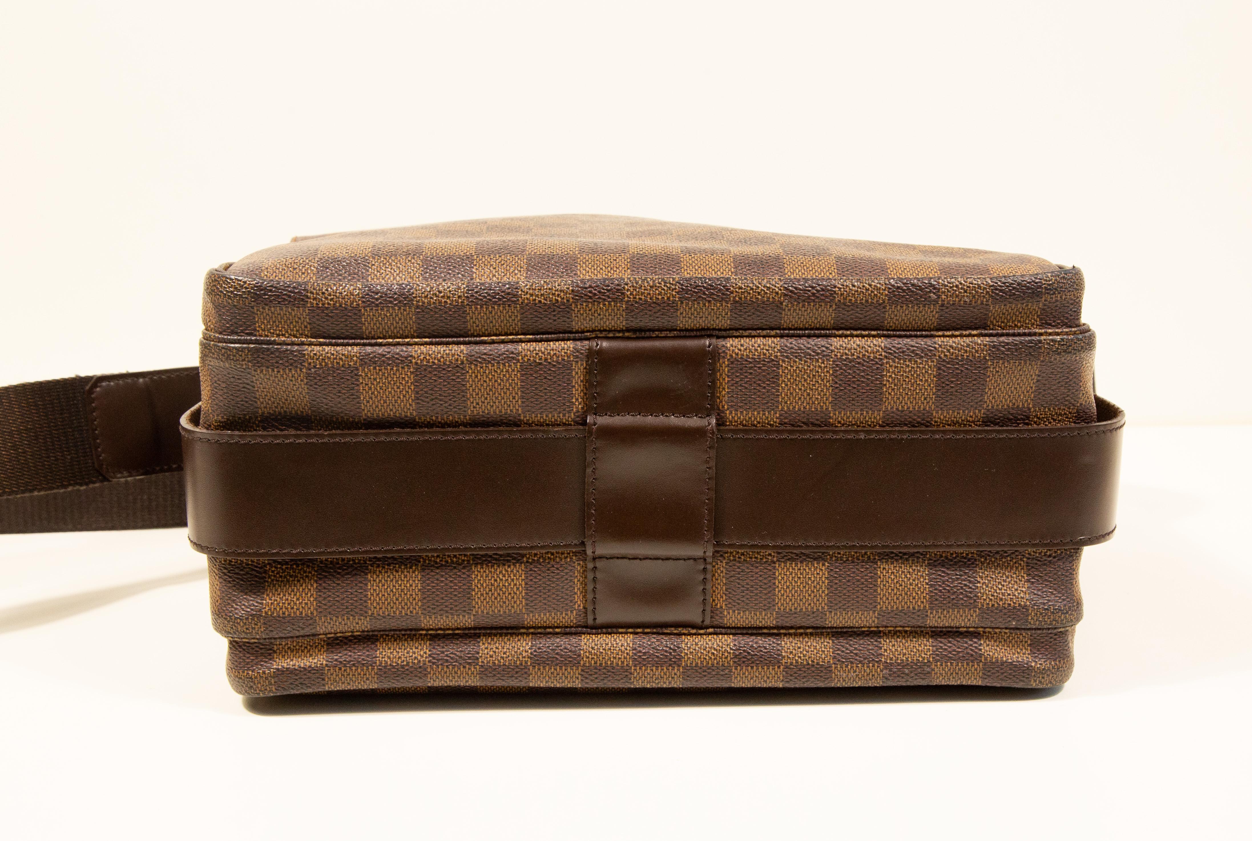 1999 Louis Vuitton Naviglio Camera Shoulder Bag in Damier Ebene Coated Canvas For Sale 4