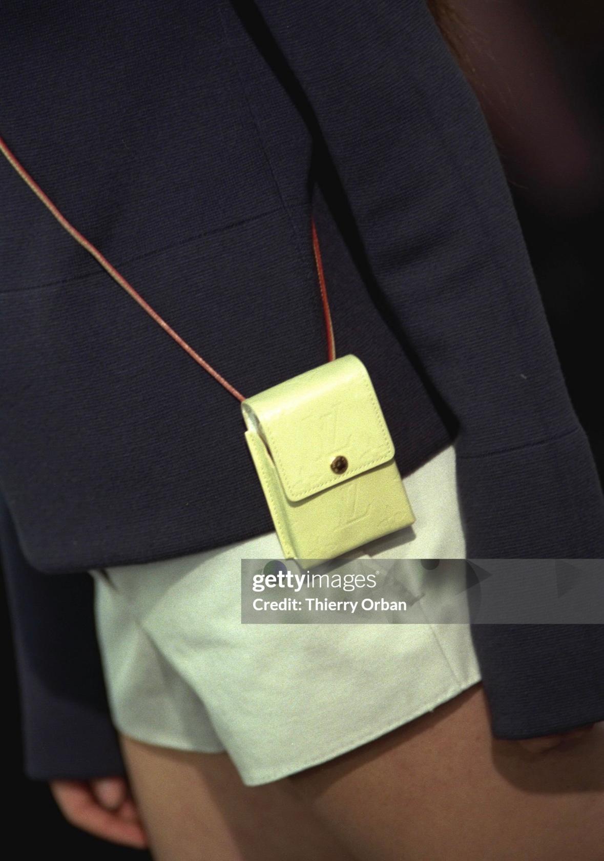 Gris Sac à bandoulière Louis Vuitton by Marc Jacobs en cuir verni vert menthe S/S 1999  en vente