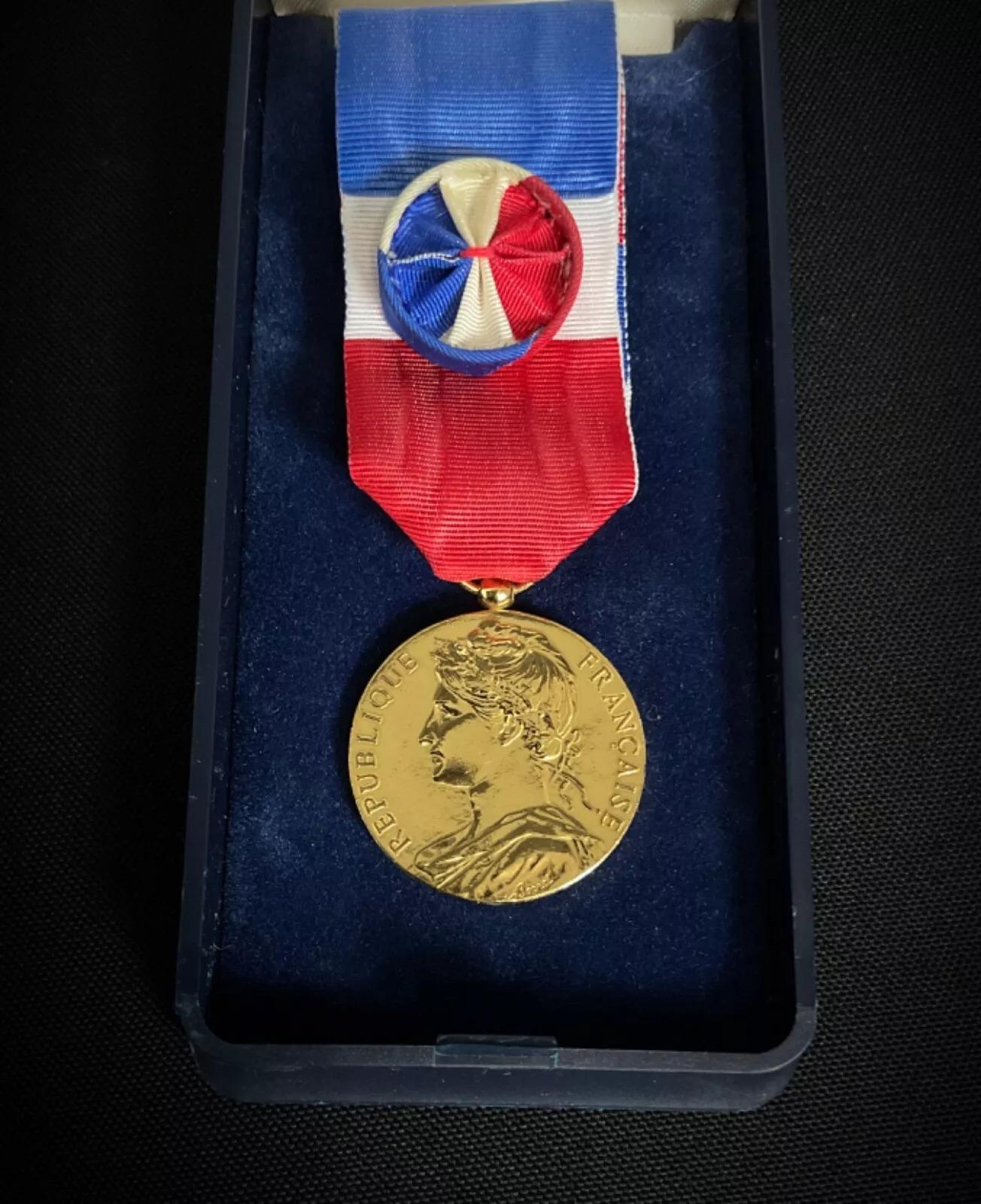 Medalla del Ministerio de Trabajo de 1999 para J. Boving en caja original - 2Y348 Vermeil en venta
