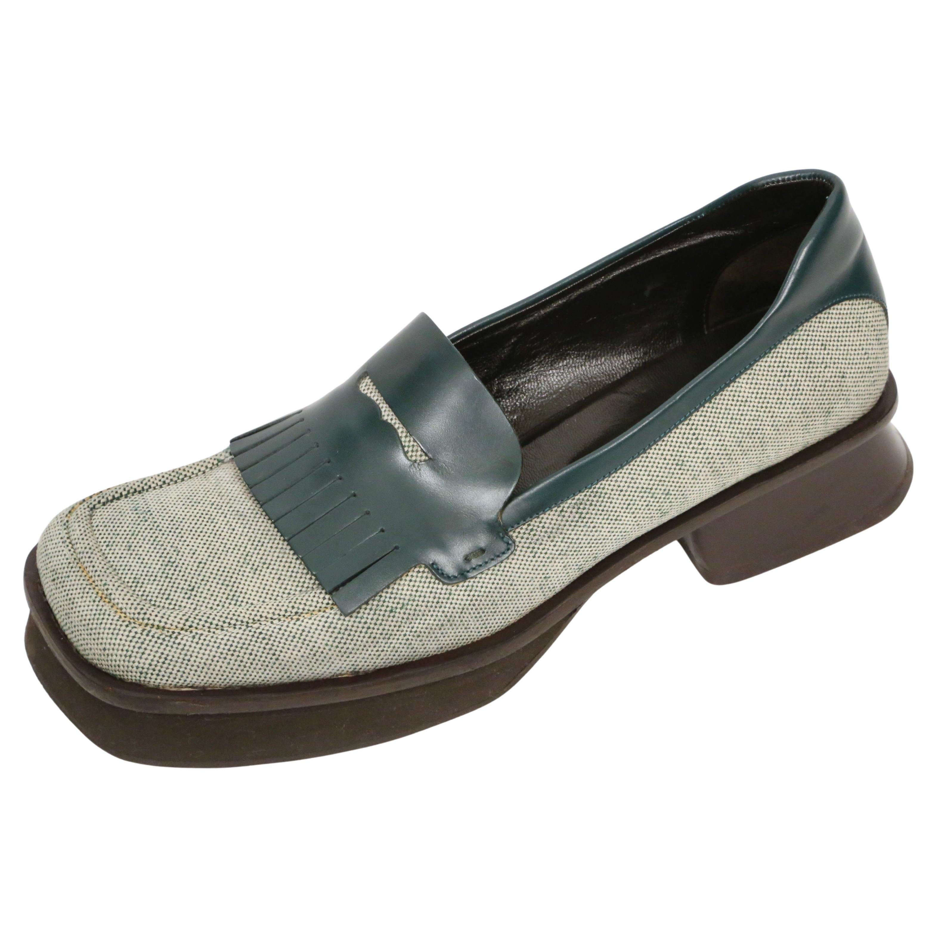 1999 Mocasines PRADA verde esmeralda de cuero y tweed con suela partida RUNWAY - 39,5 en venta 2