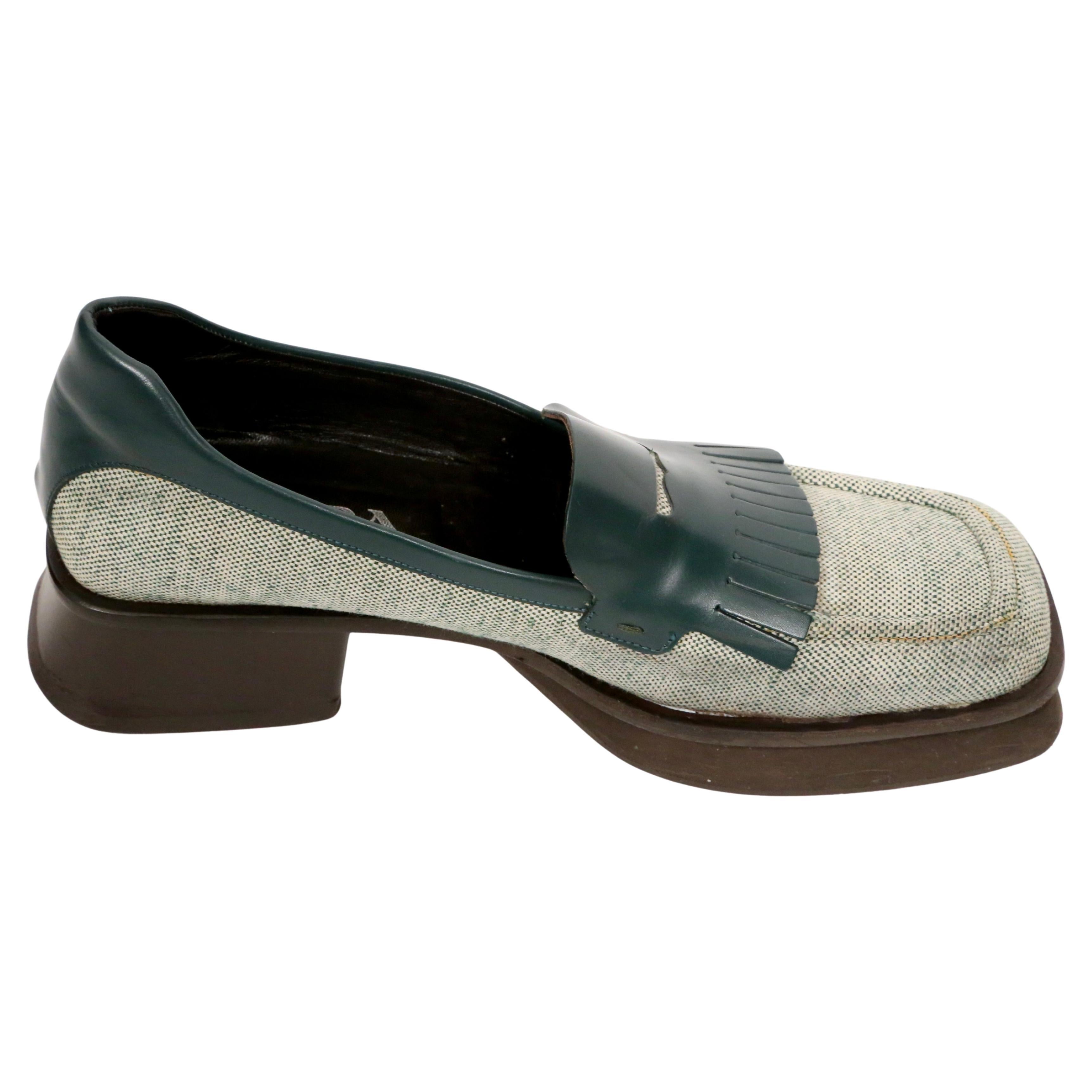 1999 Mocasines PRADA verde esmeralda de cuero y tweed con suela partida RUNWAY - 39,5 en venta 4