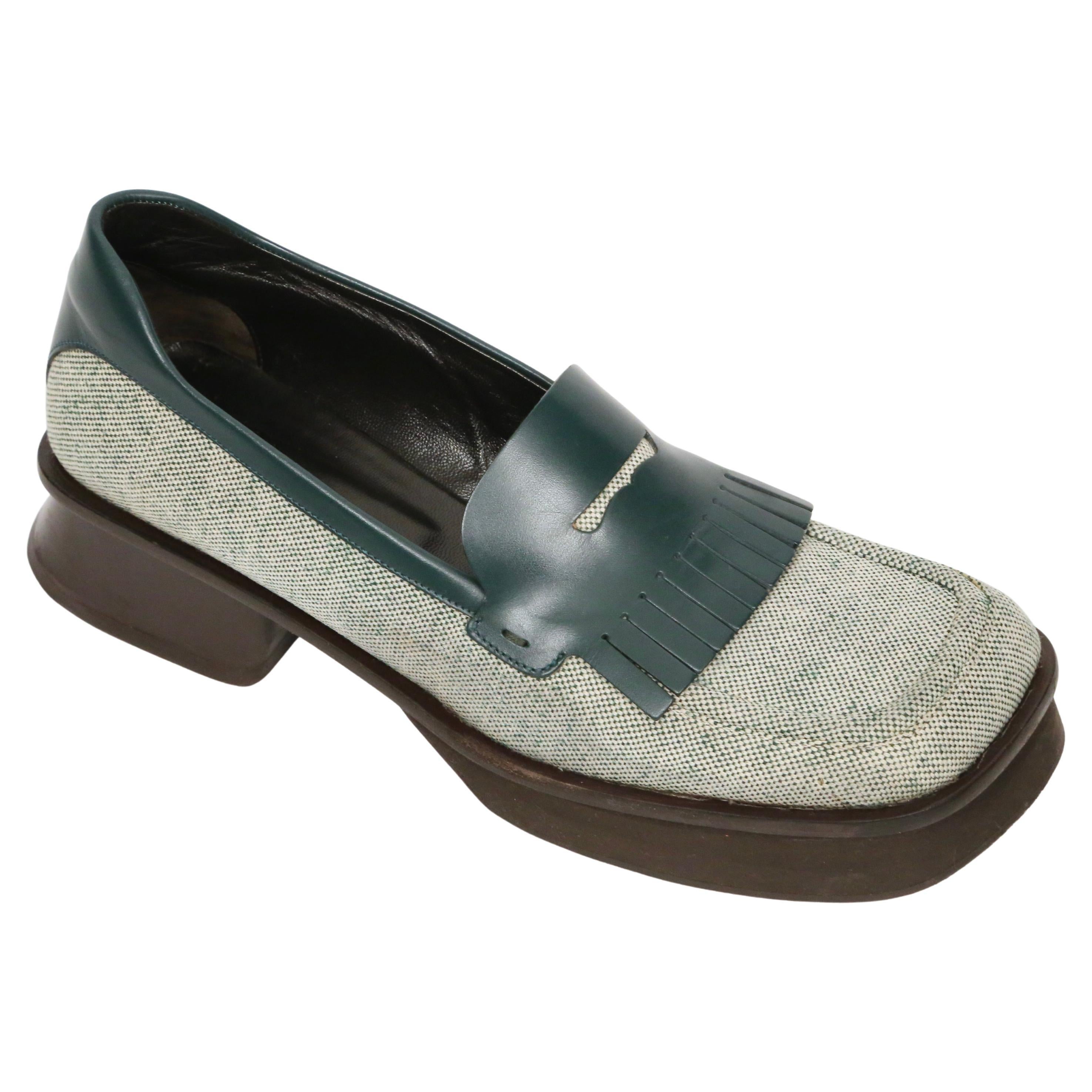 1999 Mocasines PRADA verde esmeralda de cuero y tweed con suela partida RUNWAY - 39,5 en venta