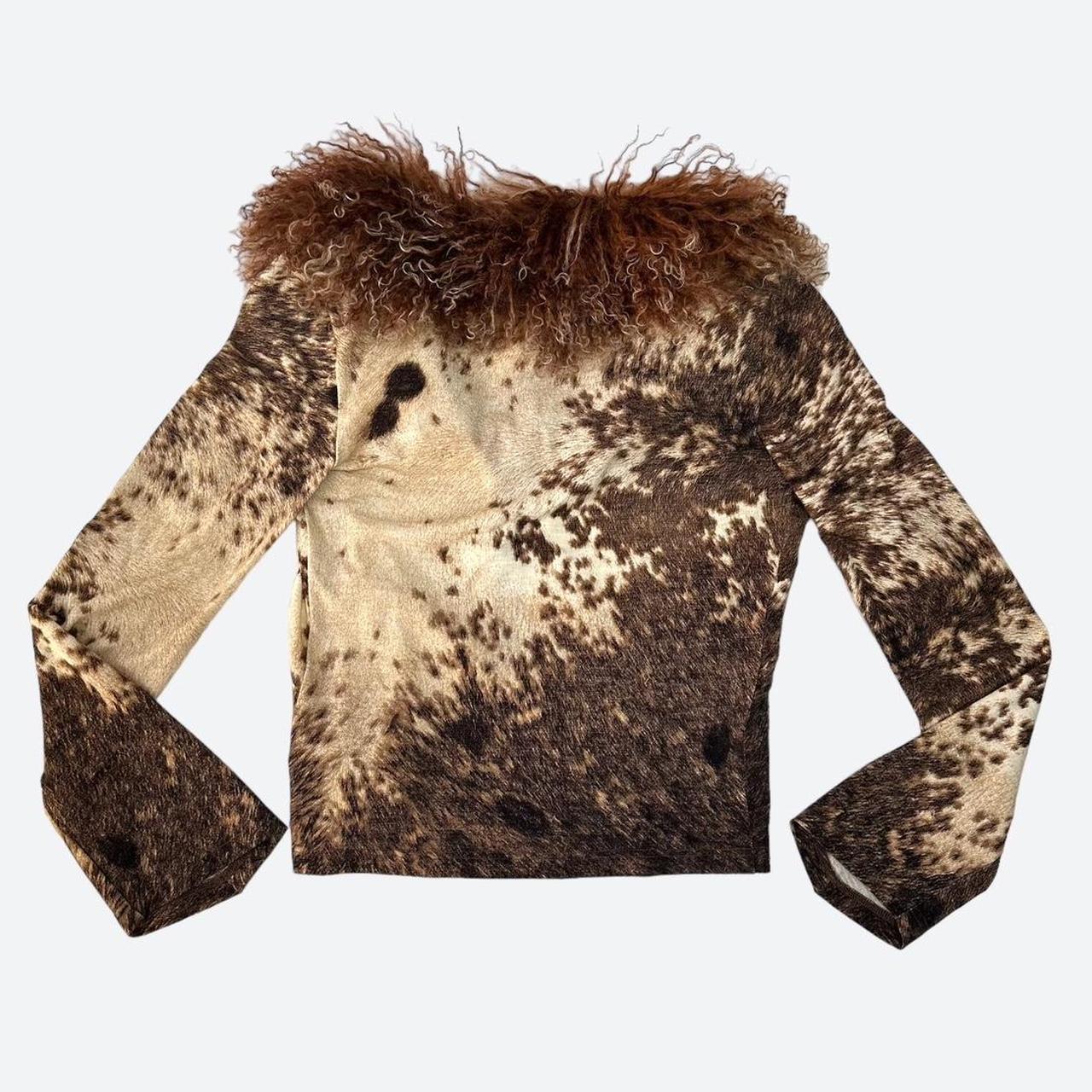 A jaw-dropping wool and fur cardigan in true late 90s style, this fabulous Roberto
Cavalli piece features the 1999 iconic horse print that is so instantly reminiscent of
the time. The print is all over in tan, brown and cream colors, and the