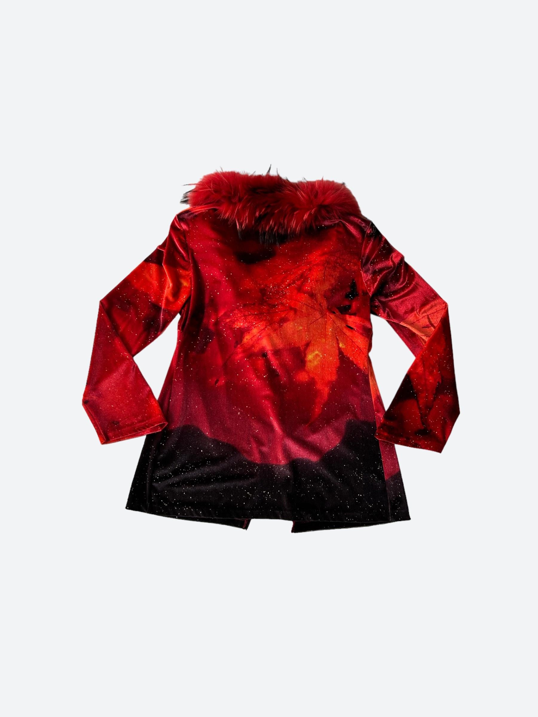 The placement of the leaf print motif on this cardigan in striking red and black monochrome colors gives this item a bold look, one enhanced by a subtle, golden speckled effect printed all over. 

This rare late 90s velvet and fur item is from the