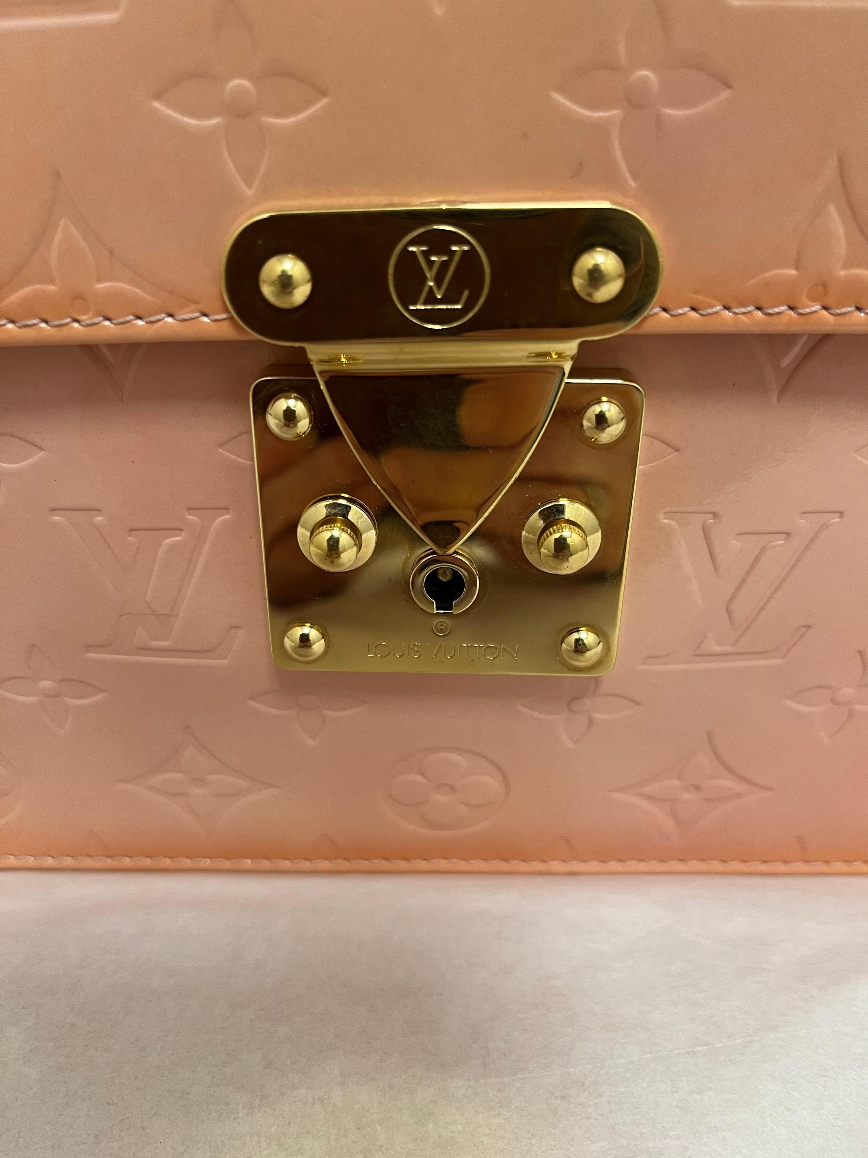 1999 Spring Street Monogram Vernis Handbag w/Dust Bag, Box and care booklet In Excellent Condition In Port Hope, ON
