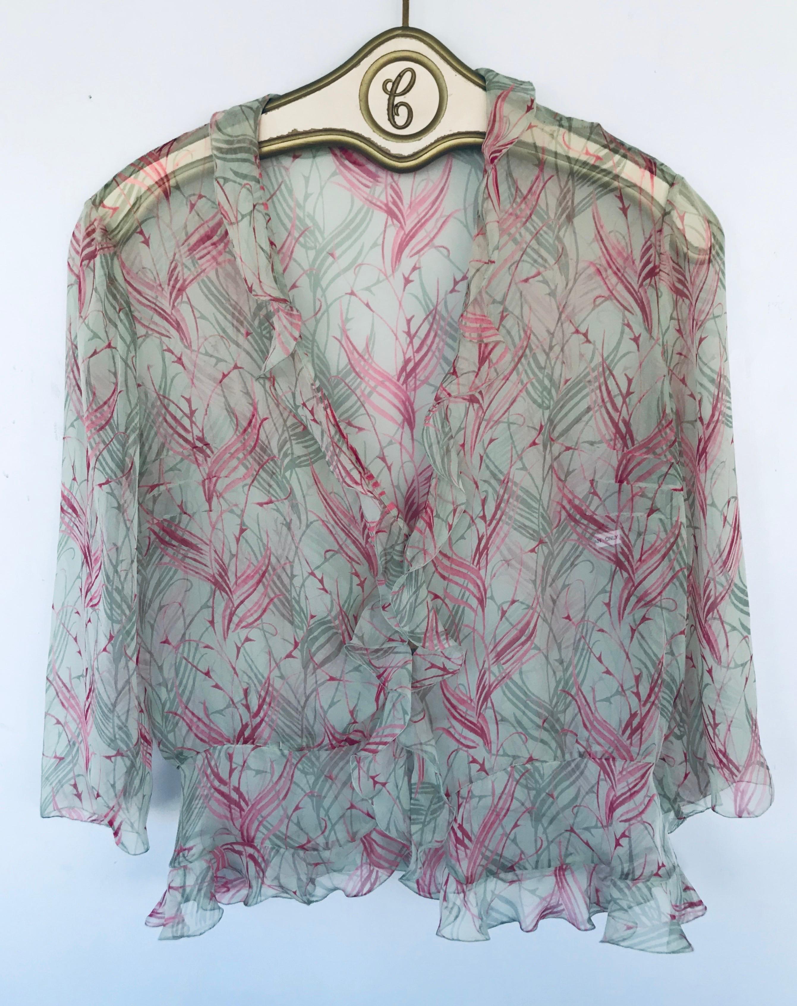 1999 Stella McCartney for Chloe runway top 
100% silk chiffon
Silk covered buttons fasten with silk loops 
Excellent condition 
Size tag is missing this measures up to 42” at the bust up to 34” at the waist 16” at the shoulders and the length is 24”