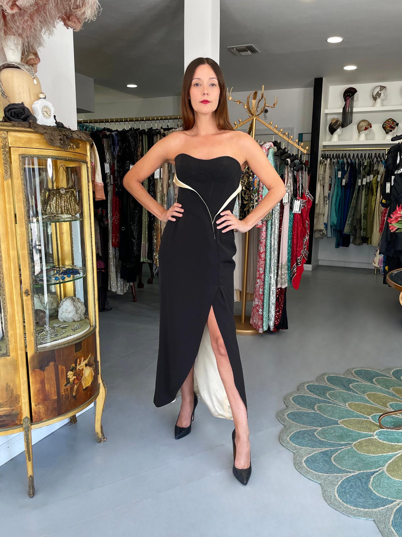 1999 Thierry Mugler Black & Ivory Strapless Bustier Hourglass High-Slit Gown In Good Condition For Sale In Beverly Hills, CA