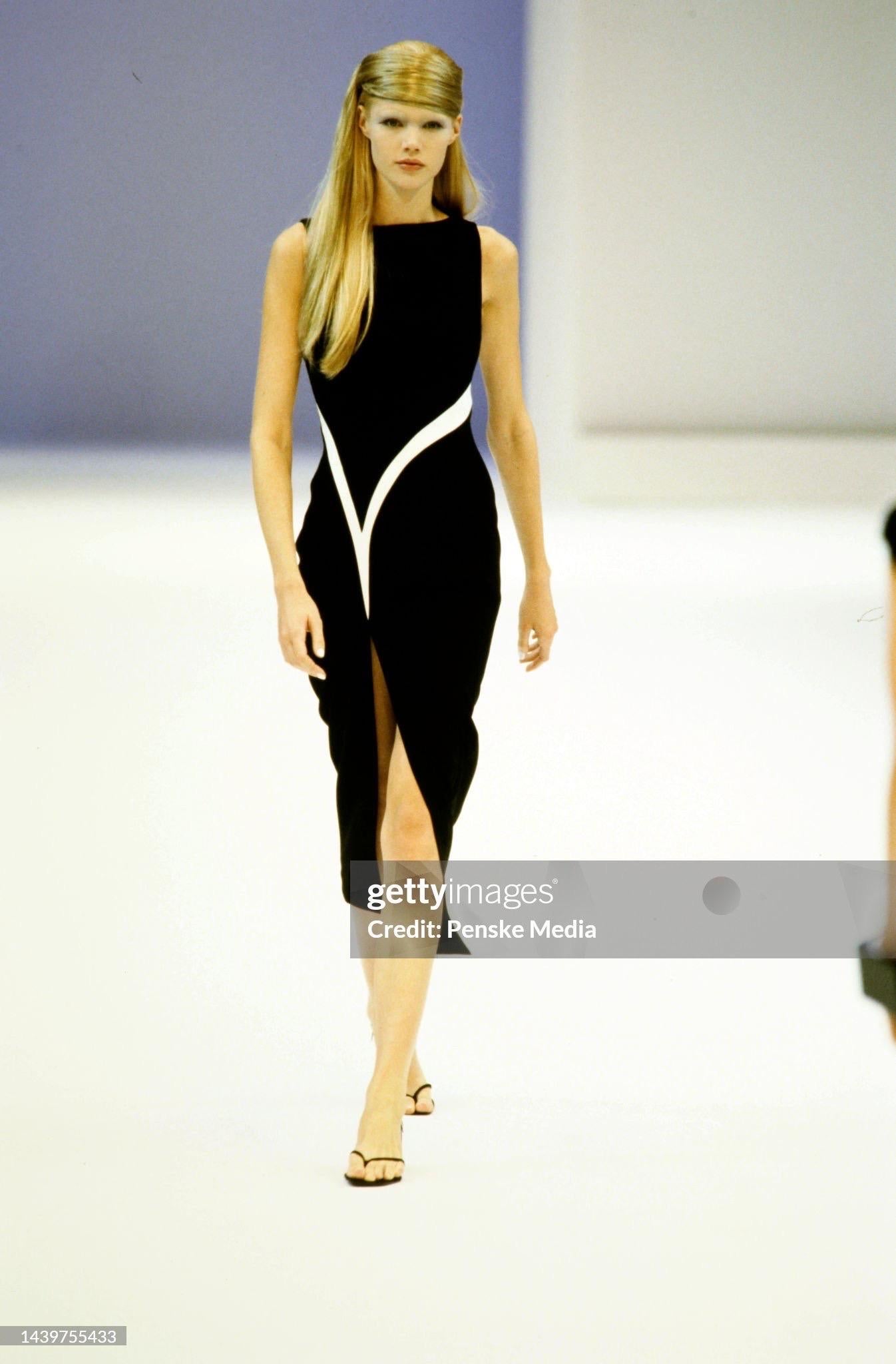 1999 Thierry Mugler Black & Ivory Strapless Bustier Hourglass High-Slit Gown For Sale 2