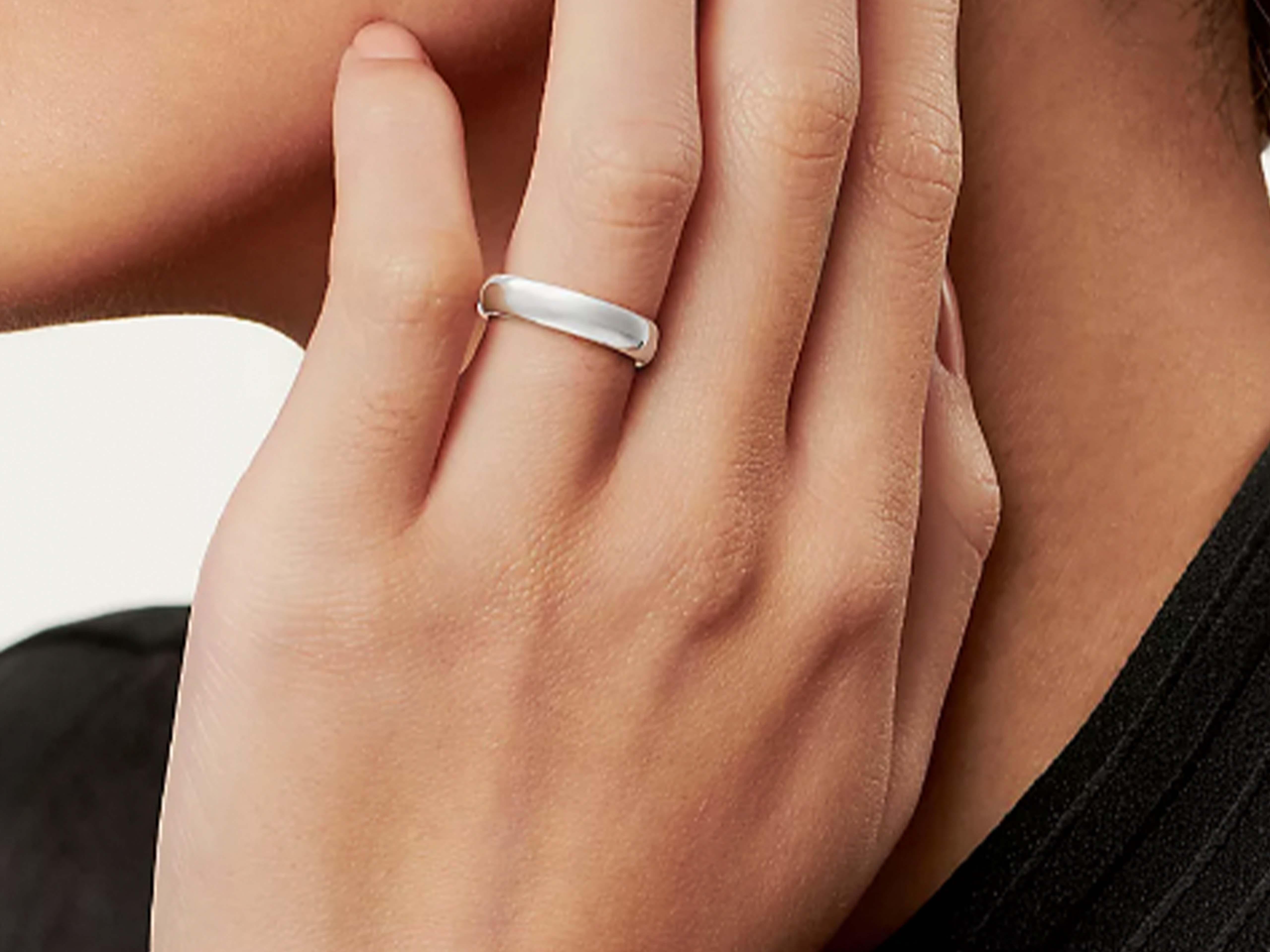 1999 Tiffany & Co. Forever Wedding Band Ring Platinum 4.5 mm, size 11.25 In Excellent Condition For Sale In Honolulu, HI
