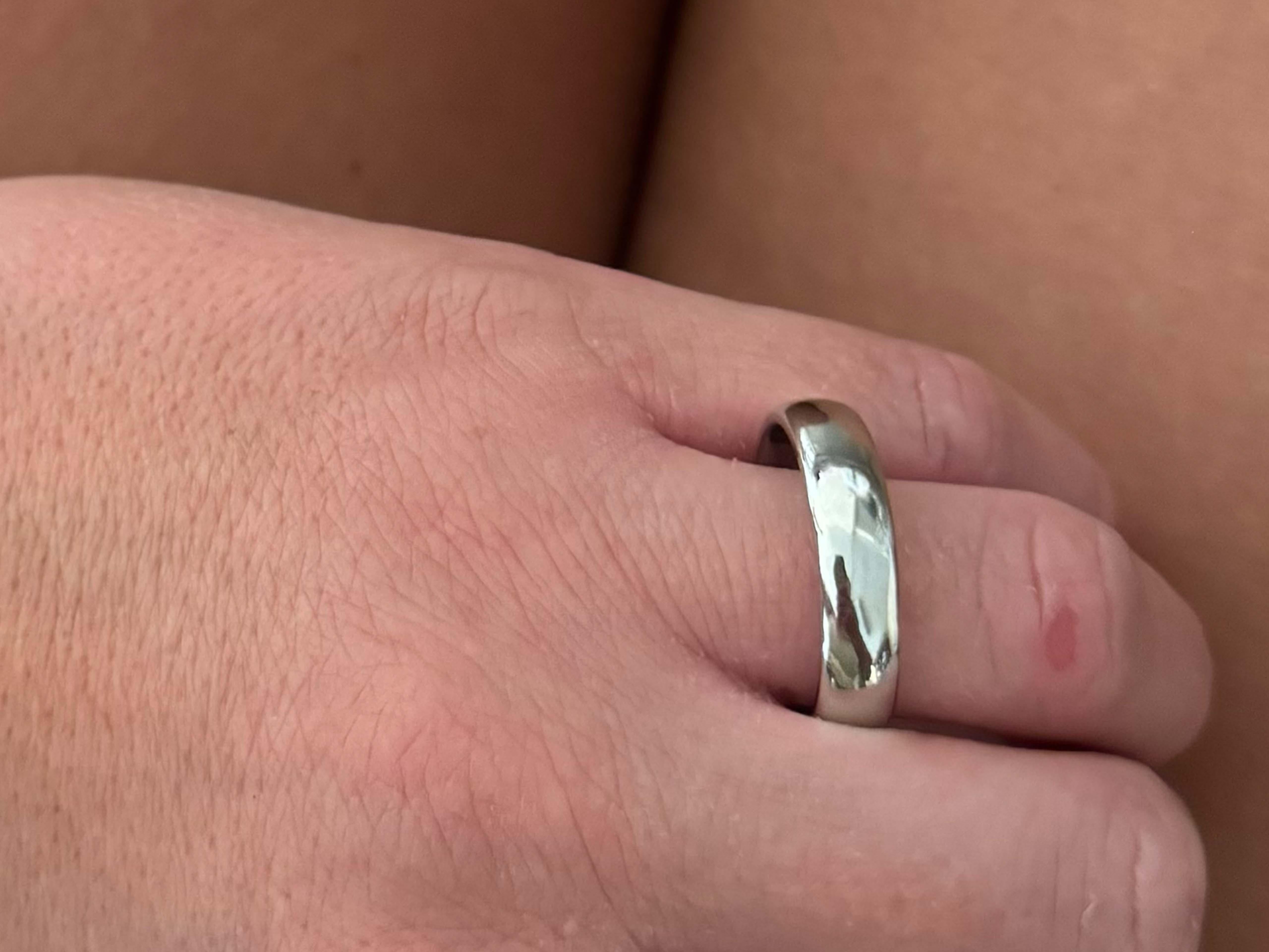 Item Specifications:

Brand: Tiffany & Co.

Model: Tiffany Forever Wedding Band Ring

Metal: Platinum 950

Ring Width: 6 mm

Ring Size: 12.75

Total Weight: 16 Grams

Stamped: 