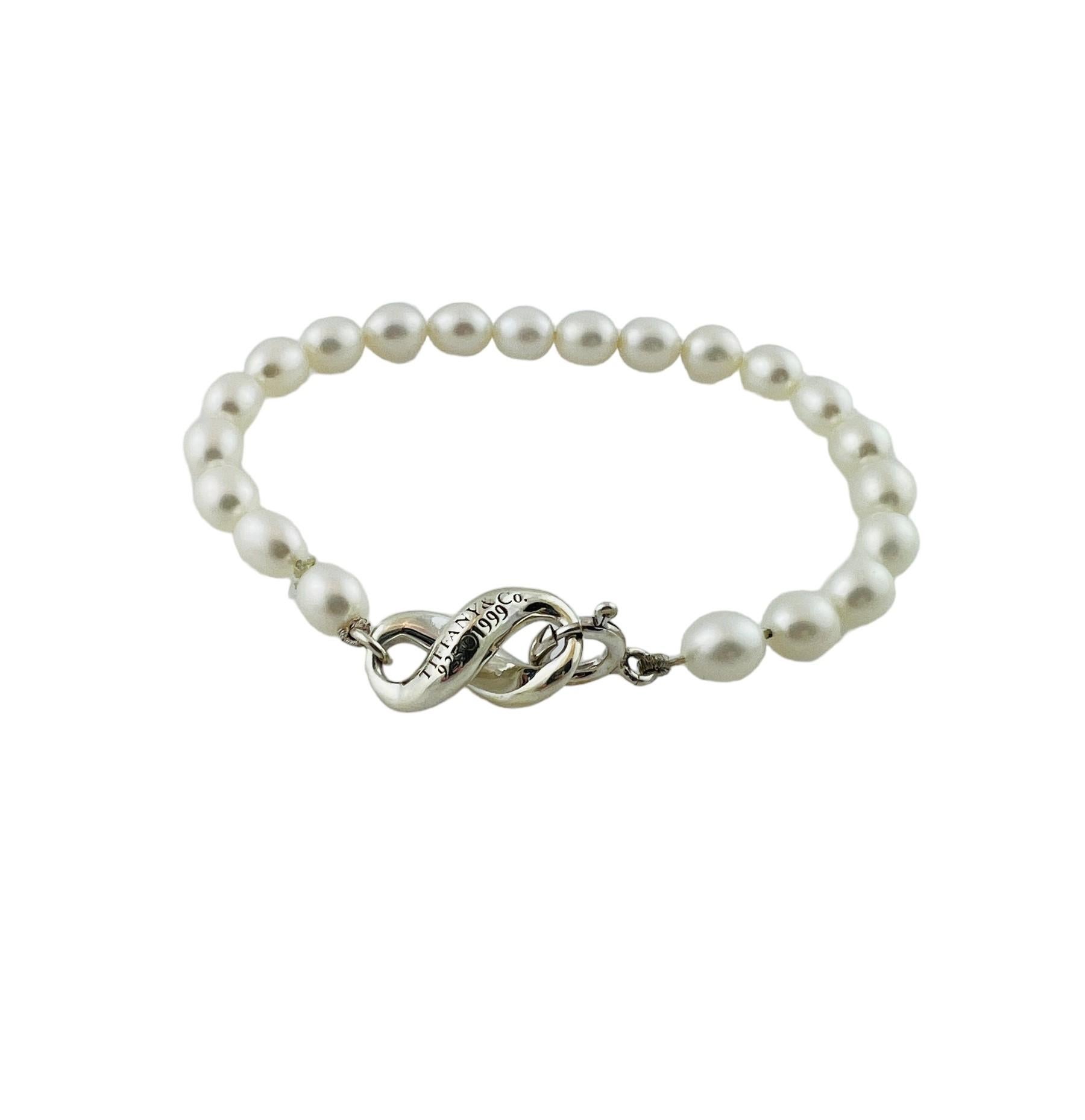 1999 Tiffany & Co Sterling Silver Infinity Figure 8 Pearl Bracelet #15425 In Good Condition In Washington Depot, CT