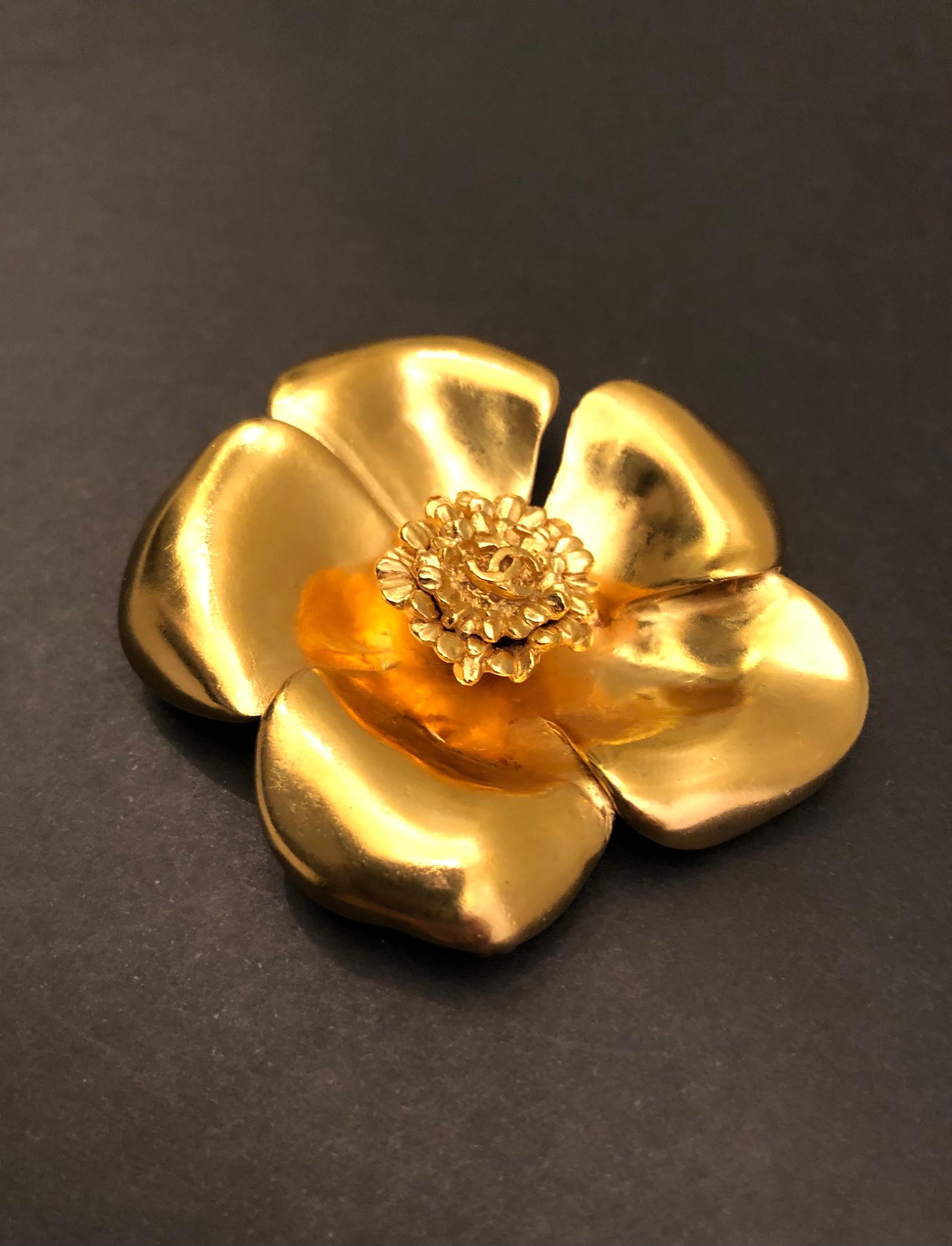 Women's or Men's 1999 Vintage CHANEL Gold Toned Camellia Brooch