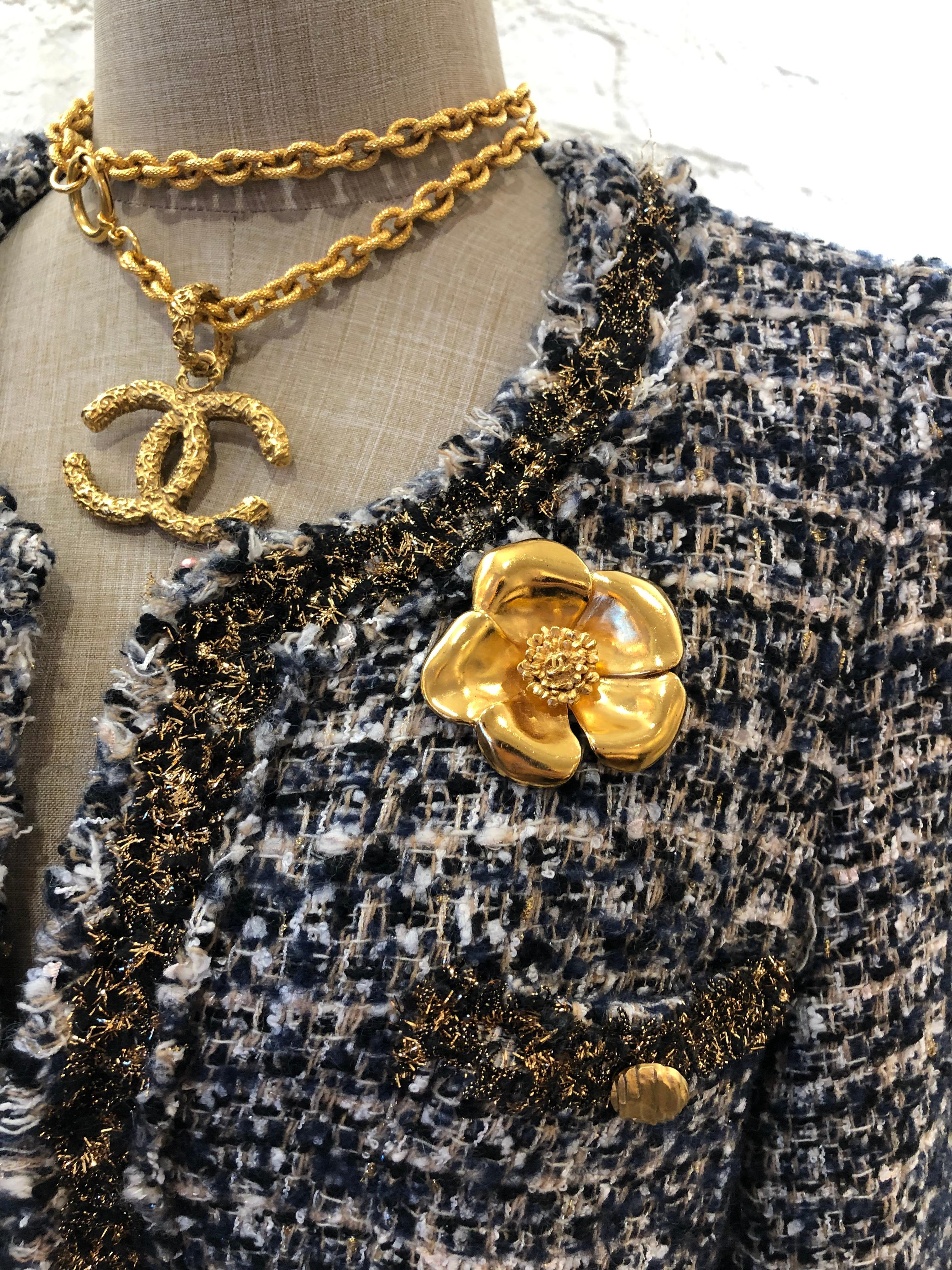 1999 Vintage CHANEL Gold Toned Camellia Brooch In Good Condition For Sale In Bangkok, TH