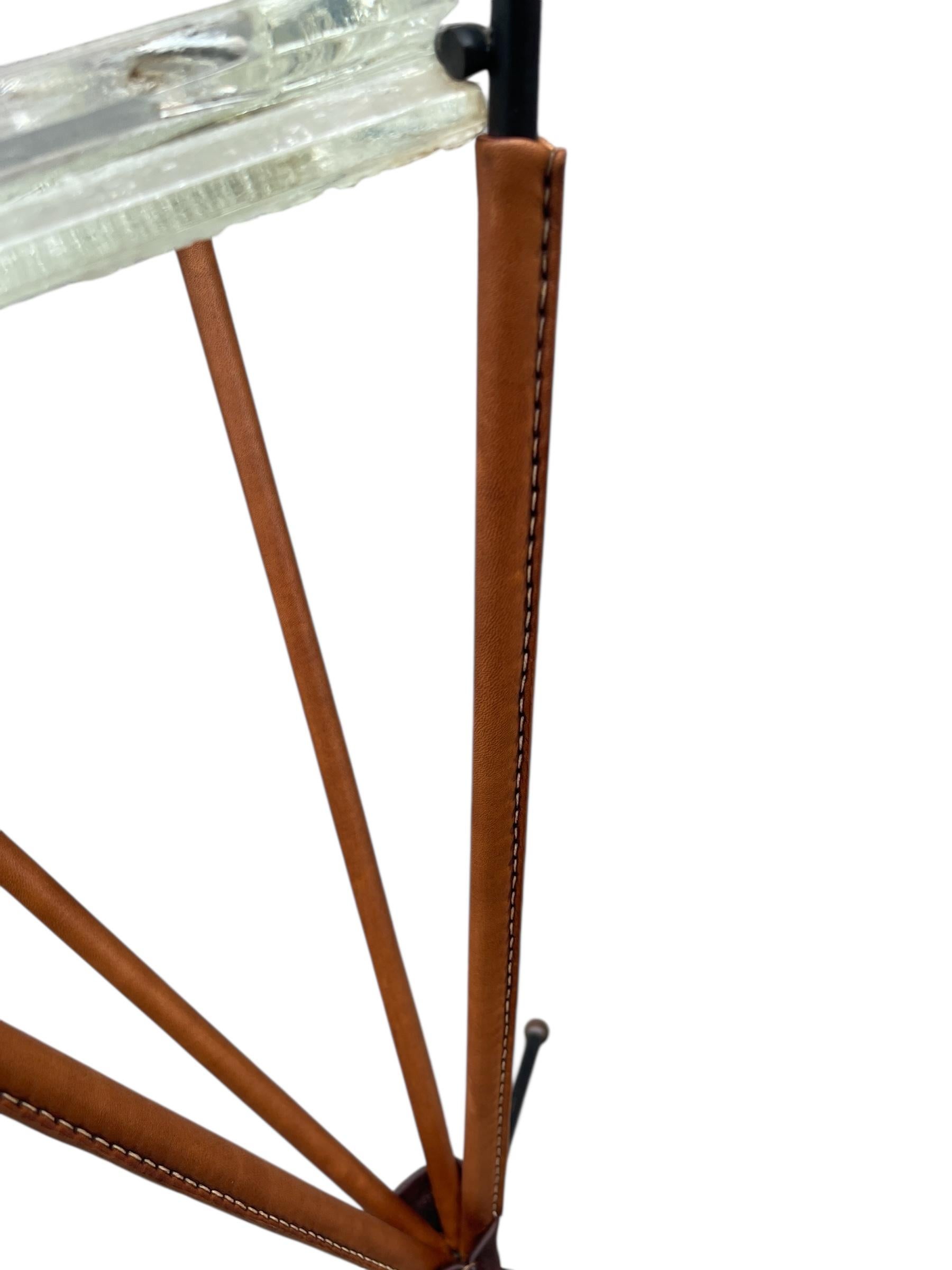 19(à's Genähter Beistelltisch oder Videopoche von Jacques Adnet im Angebot 1