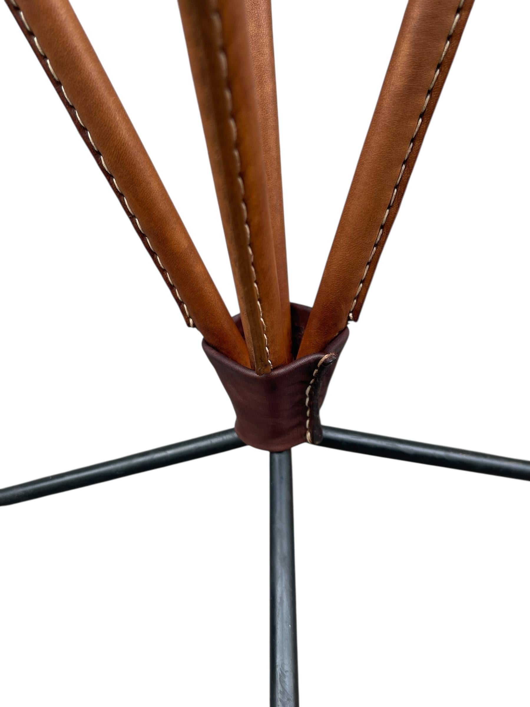 19(à's Genähter Beistelltisch oder Videopoche von Jacques Adnet im Angebot 2