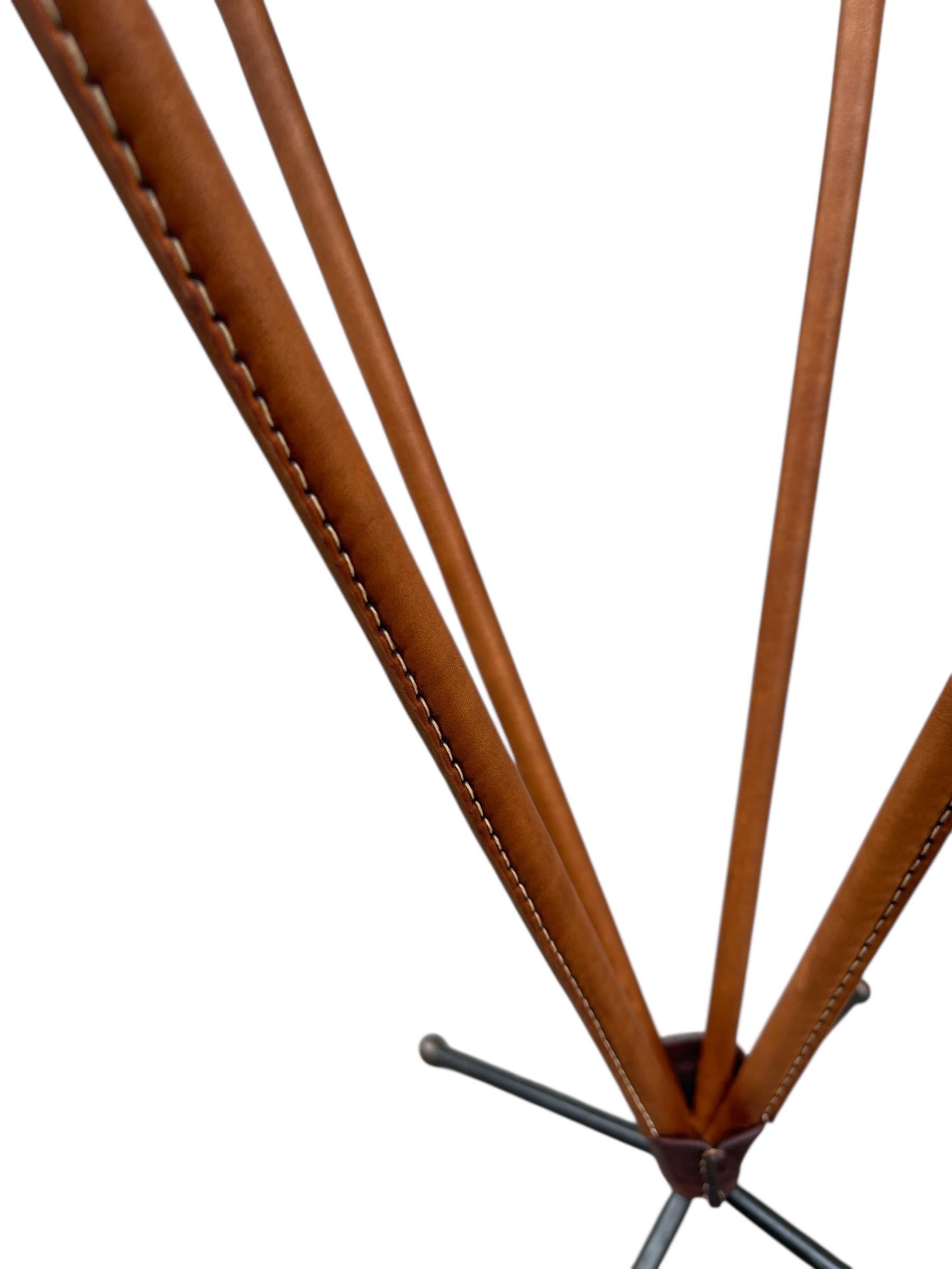 19(à's Genähter Beistelltisch oder Videopoche von Jacques Adnet im Angebot 3