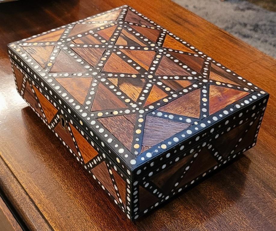 Hand-Crafted 19C Anglo Ceylonese Specimen Wood Trinket Box For Sale