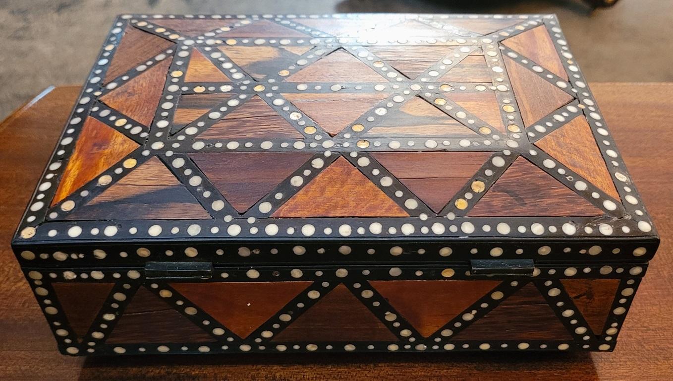 19th Century 19C Anglo Ceylonese Specimen Wood Trinket Box For Sale