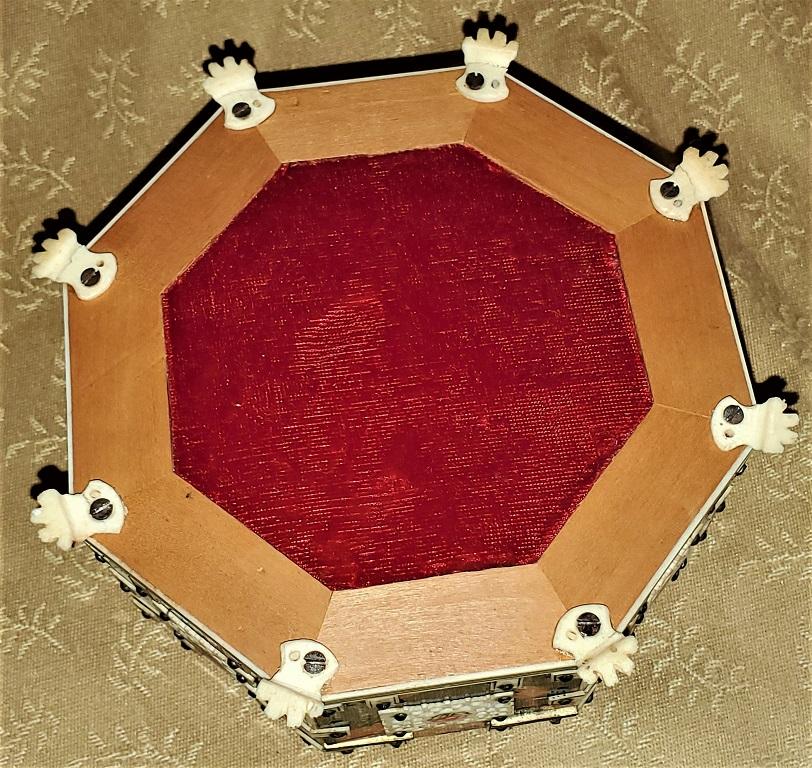 19th Century Anglo-Indian Octagonal Shell and Bone Jewelry Box 5