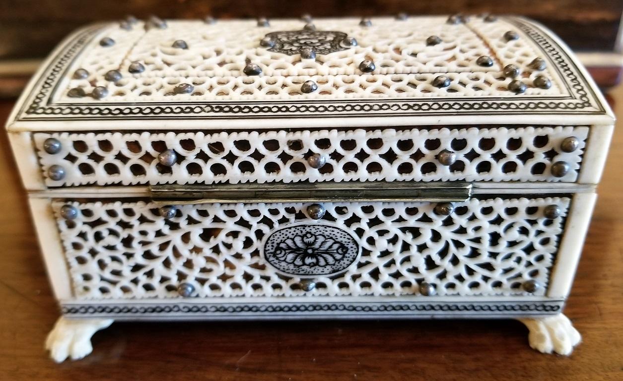 19th Century Anglo Indian Vizagapatam Miniature Shell and Bone Ring Box 8