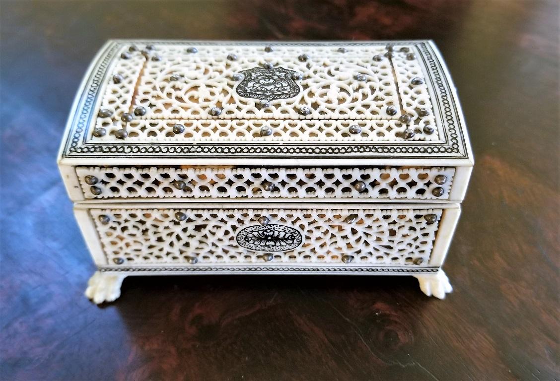 19th Century Anglo Indian Vizagapatam Miniature Shell and Bone Ring Box 10