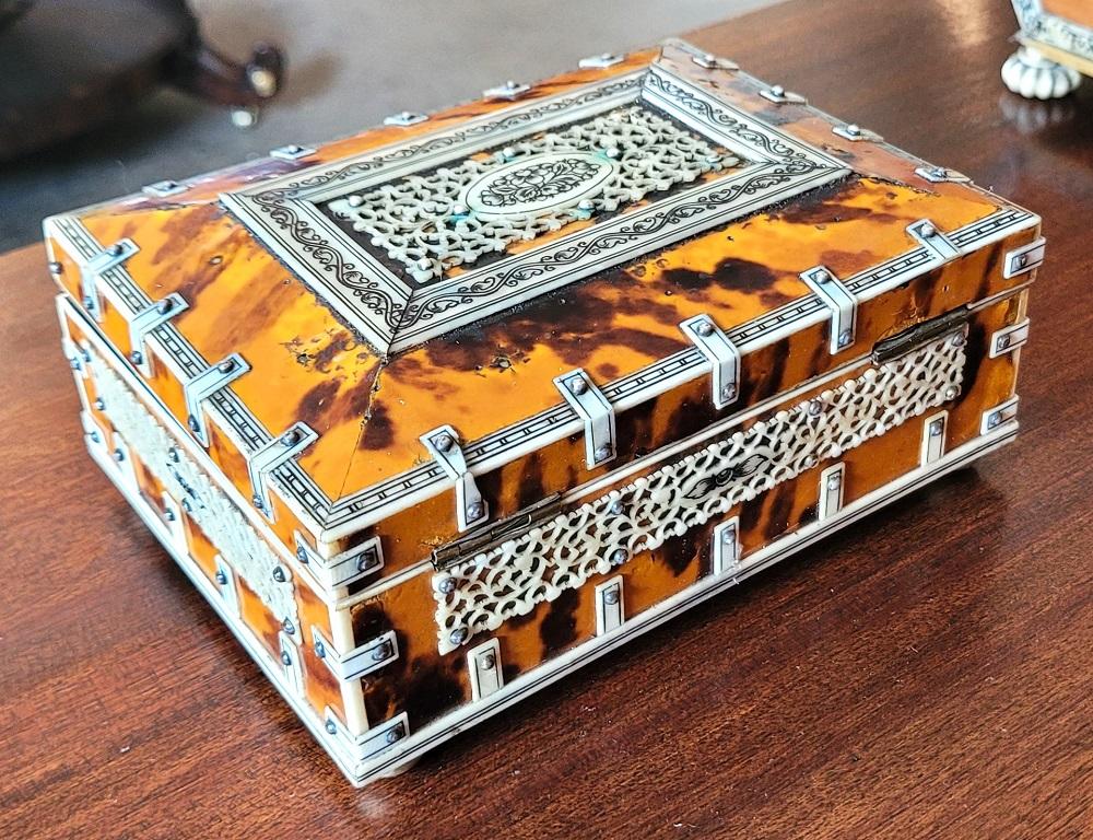 19C Anglo Indian Vizagapatam Shell and Bone Trinket Box In Good Condition In Dallas, TX