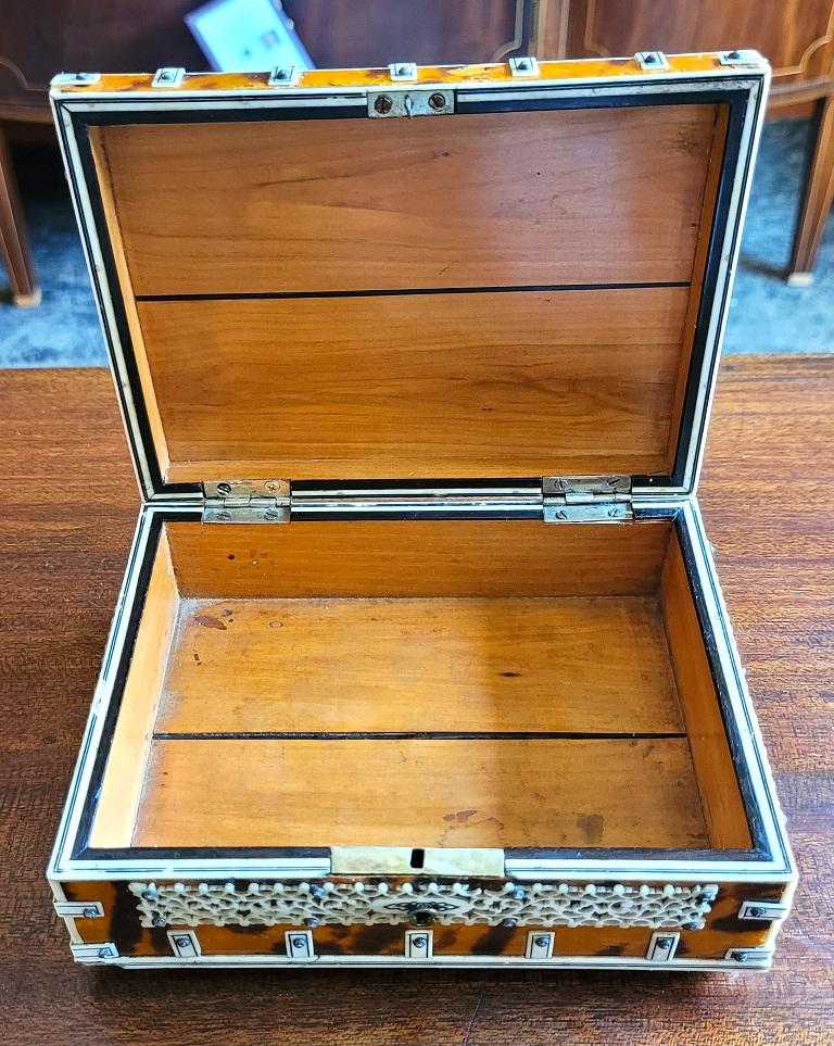 19C Anglo Indian Vizagapatam Shell and Bone Trinket Box 2