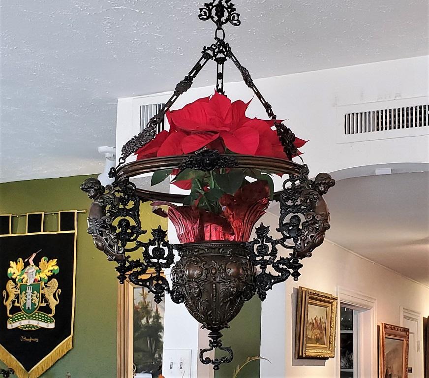 Presenting a beautiful and rare 19th century bronze and iron hanging planter or jardinière.

In the style of Bradley & Hubbard cast iron works, but not marked.

From circa 1870-1890 and probably made in Meriden, Connecticut.

Made of both