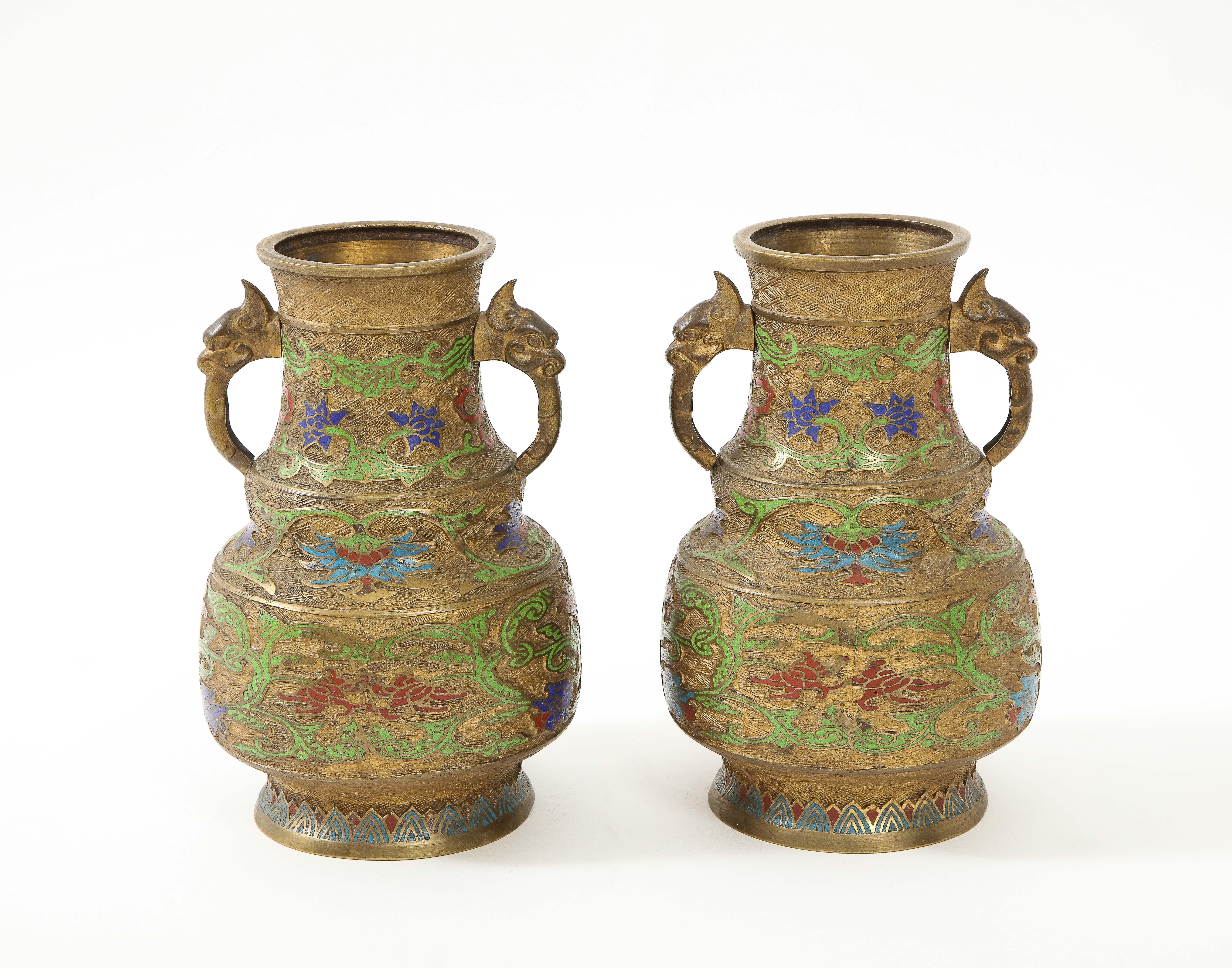 Cloisonné Vasi di bronzo Cloisonne Dragon del XIX secolo in vendita