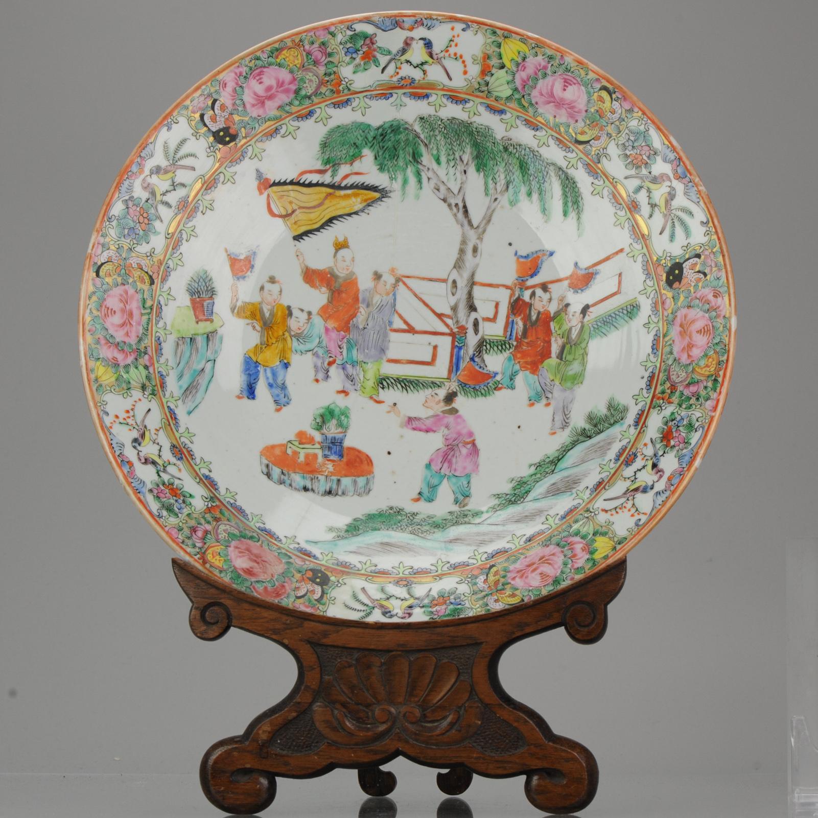 Description

A very nice and stunningly painted polychrome porcelain plate decorated with flowers, figures and flags. China, 19th century.

Truly a museum piece.


Condition
Overall Condition was broken in half and the base was repainted to