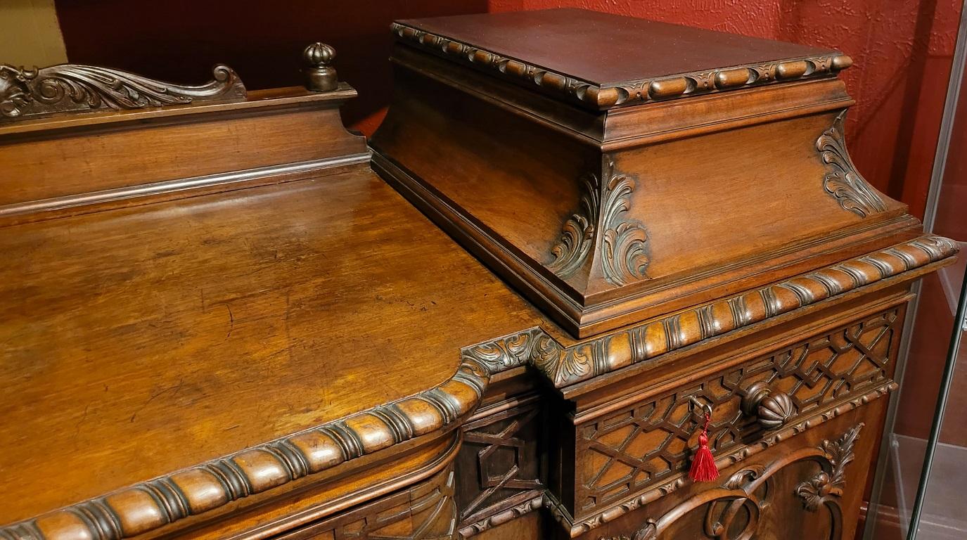 19C English Chinese Chippendale Mahogany Buffet or Sideboard For Sale 3
