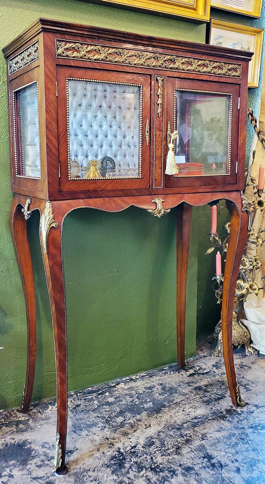 19C French Boudoir Vitrine in the Style of Louis XV For Sale 1