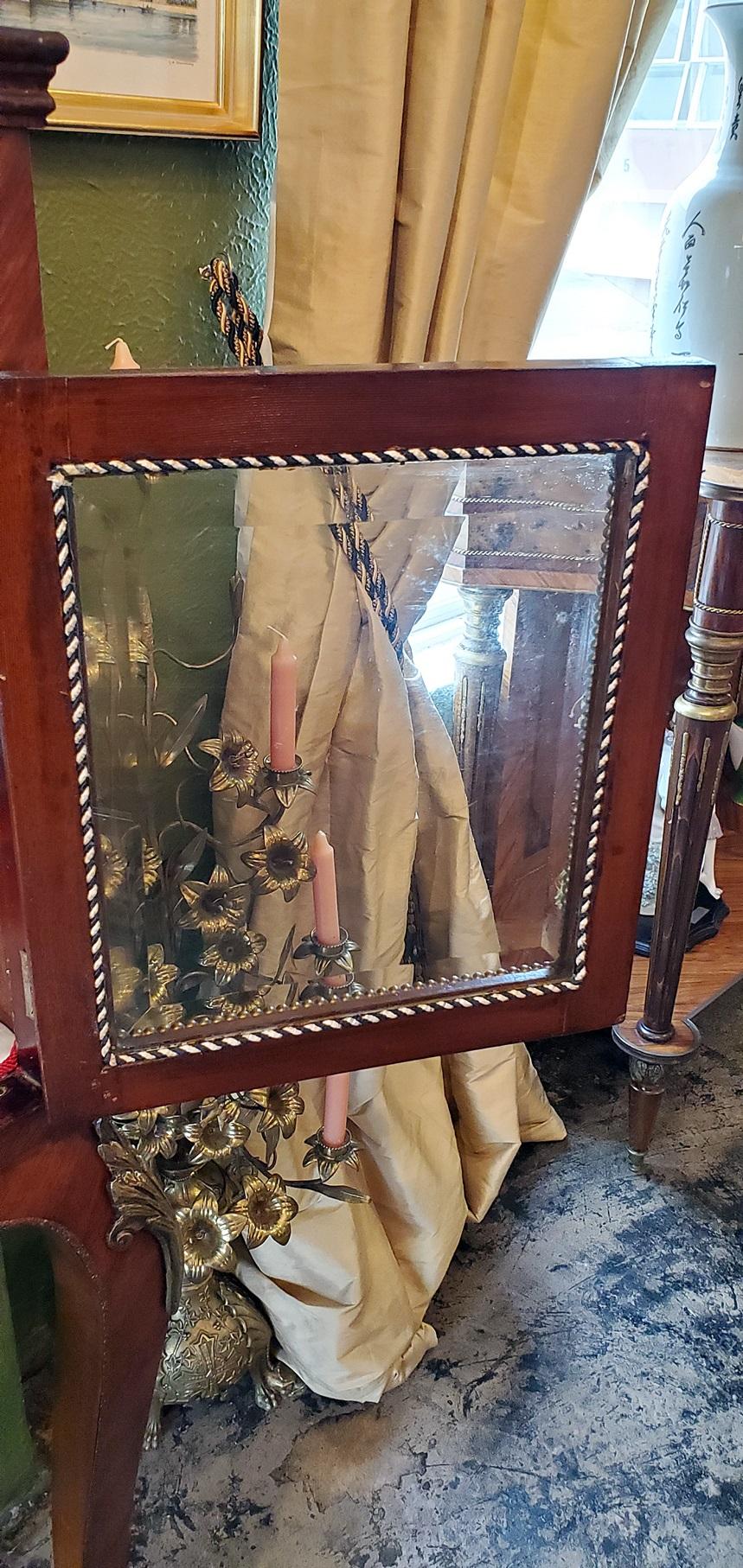 19C French Boudoir Vitrine in the Style of Louis XV For Sale 8