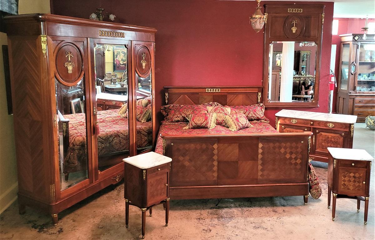Néo-empire 19C Ensemble complet de chambre à coucher de style Empire français - Remarquable en vente