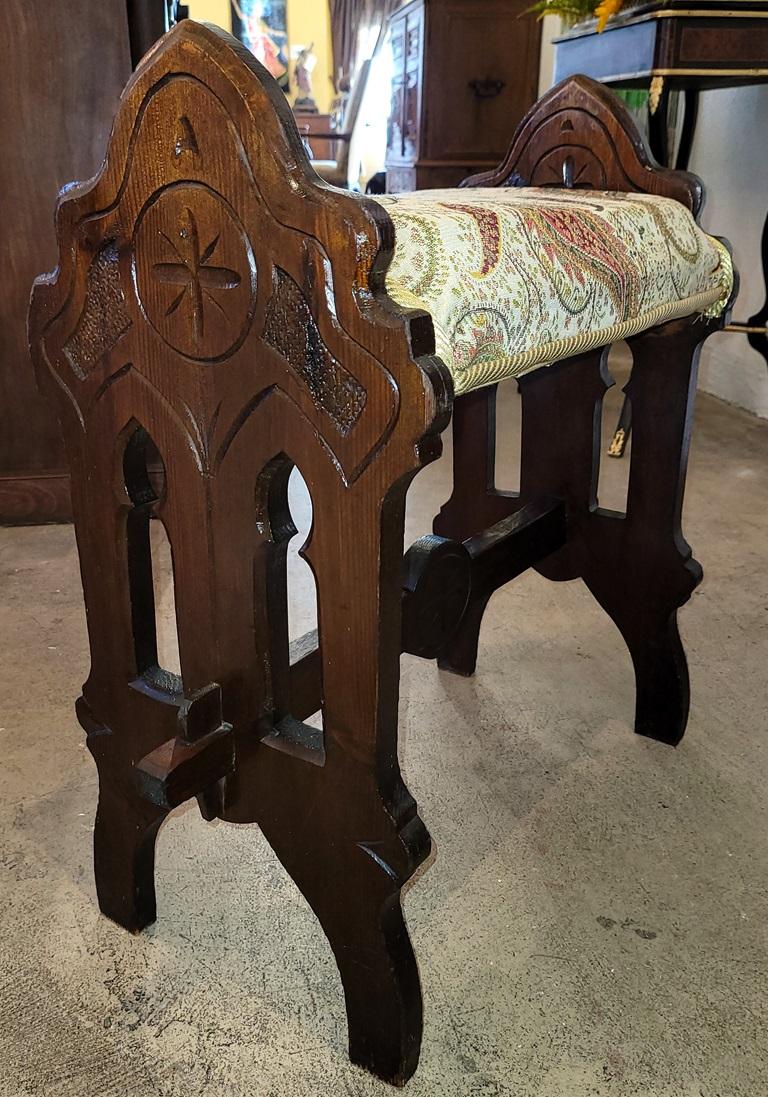 19C French Gothic Revival Bench or Stool In Good Condition For Sale In Dallas, TX