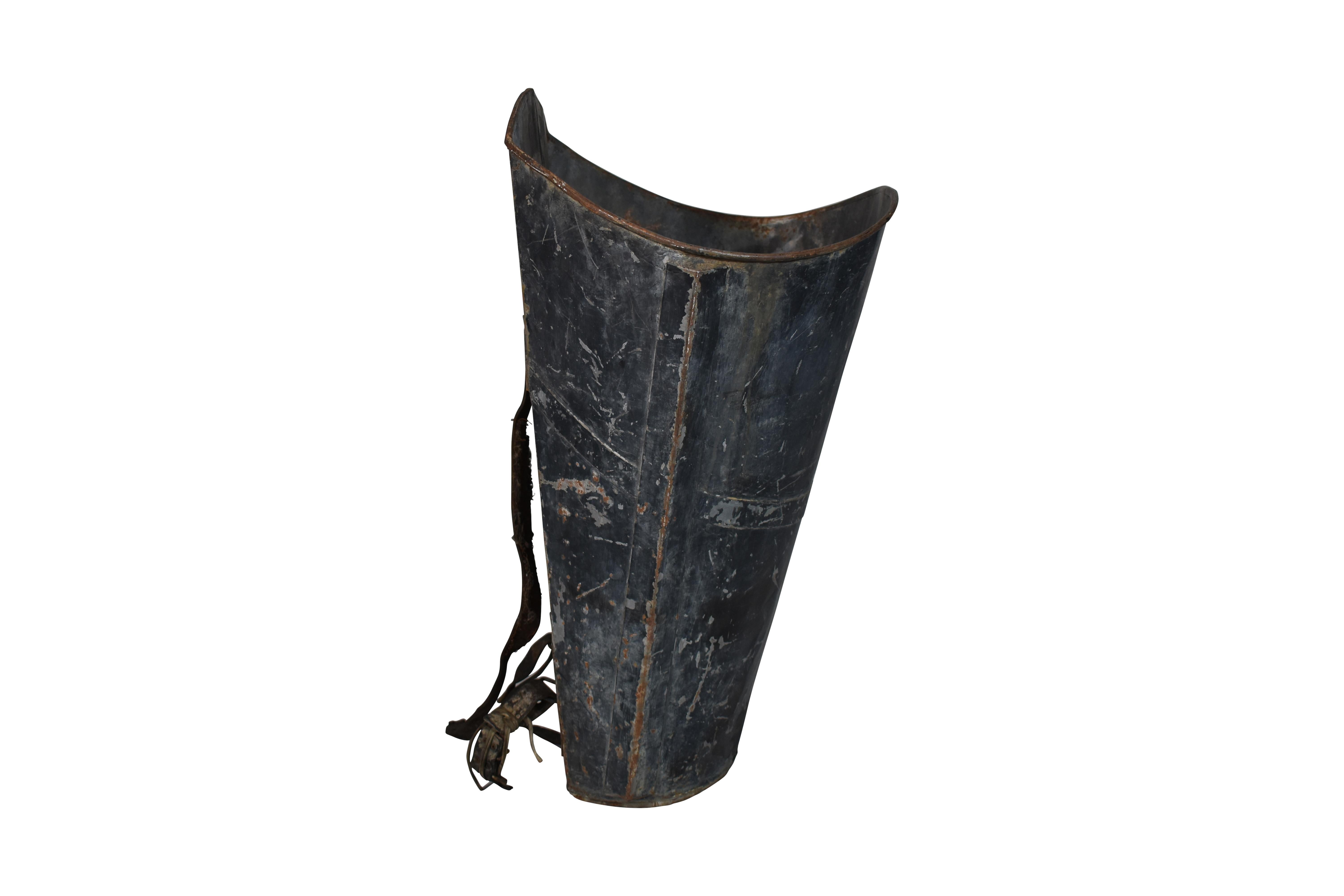 The tole vineyard basket with leather straps is used for collecting vendages in the field. A decorative accessory for kitchen or garden to add European flair to your home.