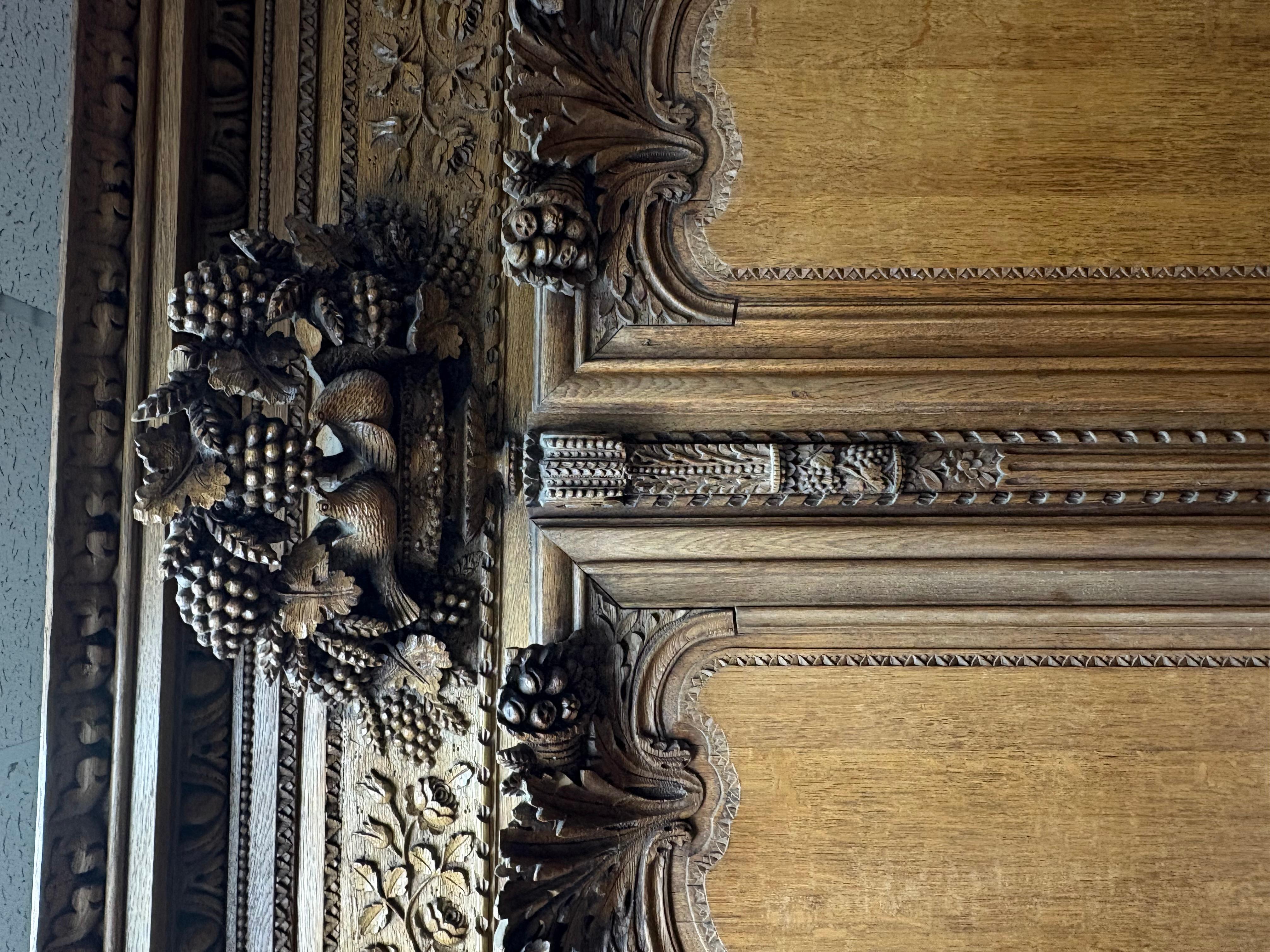 19C Französisch Massiv Eiche Armoire Du Marriage aus der Normandie im Angebot 8