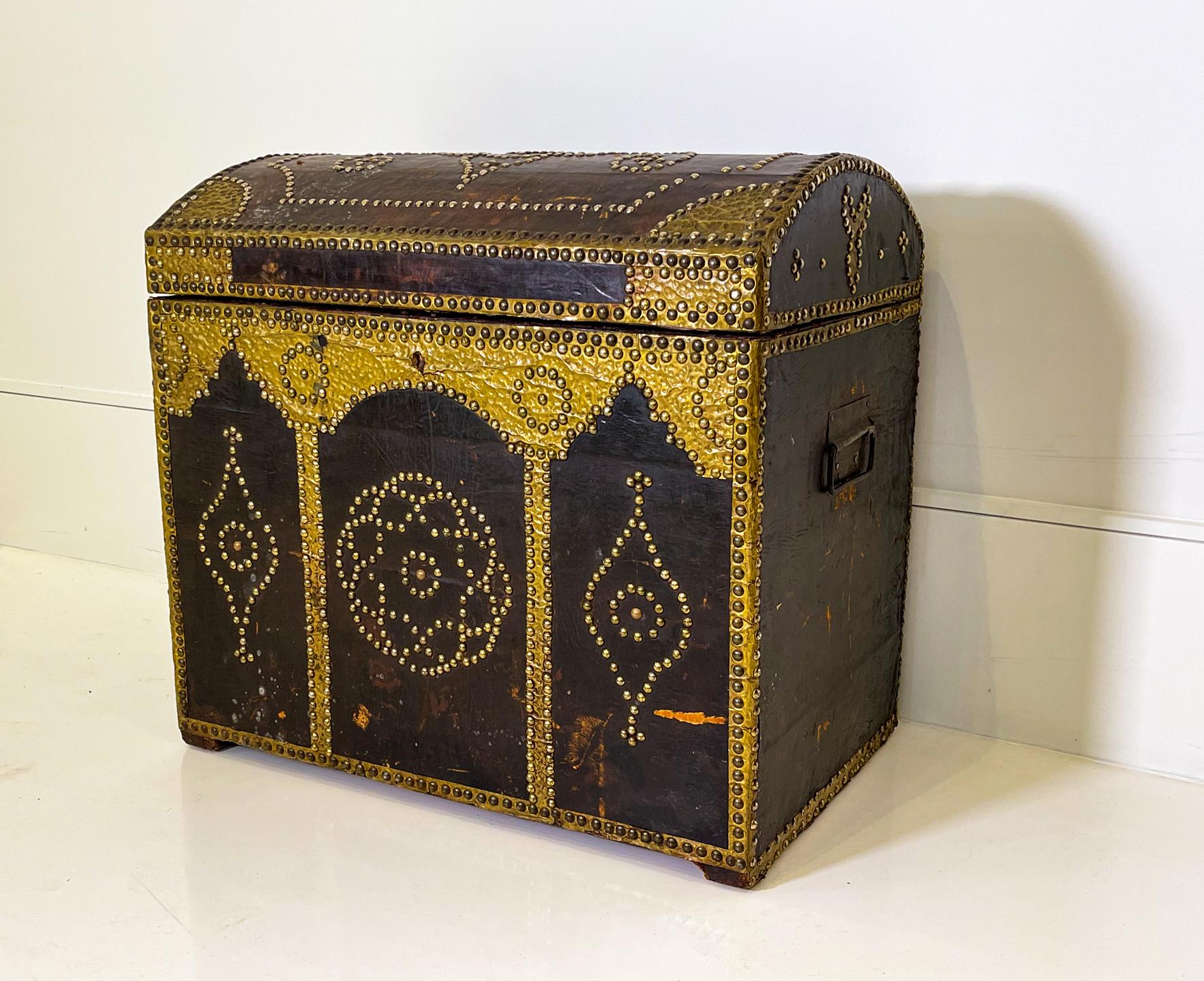 Leather Coffre or Chest with Nail heads, 19th Century In Good Condition In New Orleans, LA