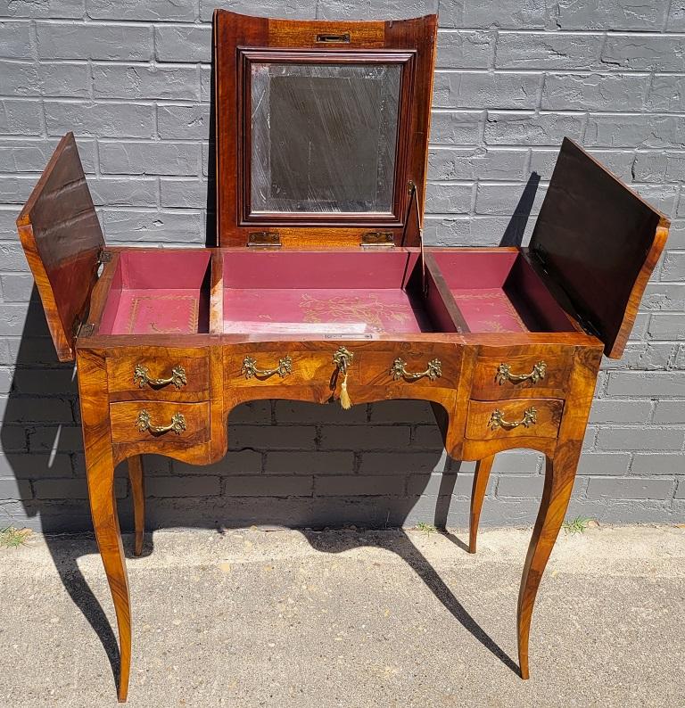 19 C Louis XV Style French Country Poudreuse For Sale 4