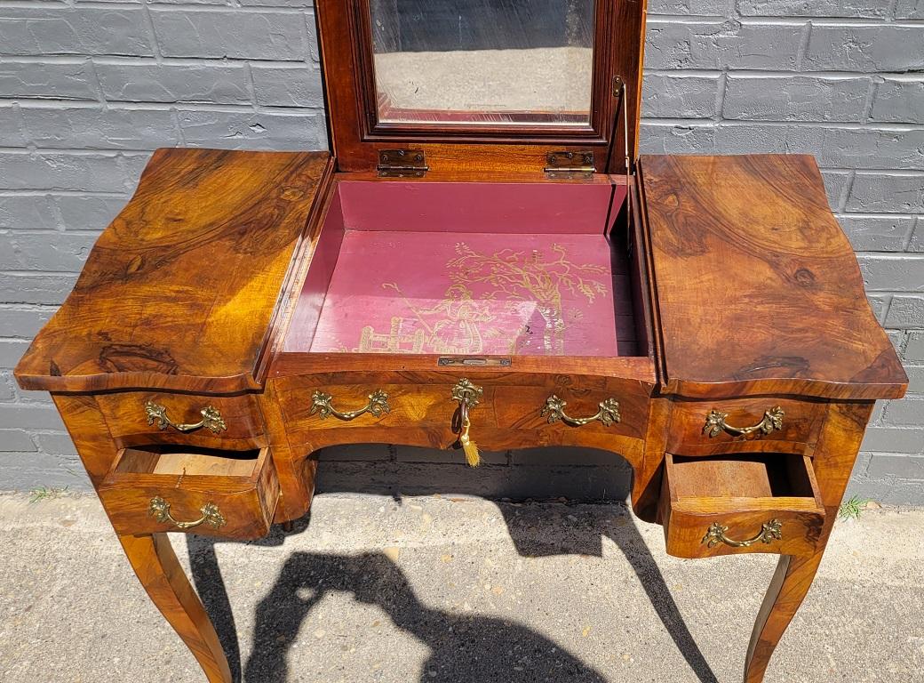 19 C Louis XV Style French Country Poudreuse For Sale 8